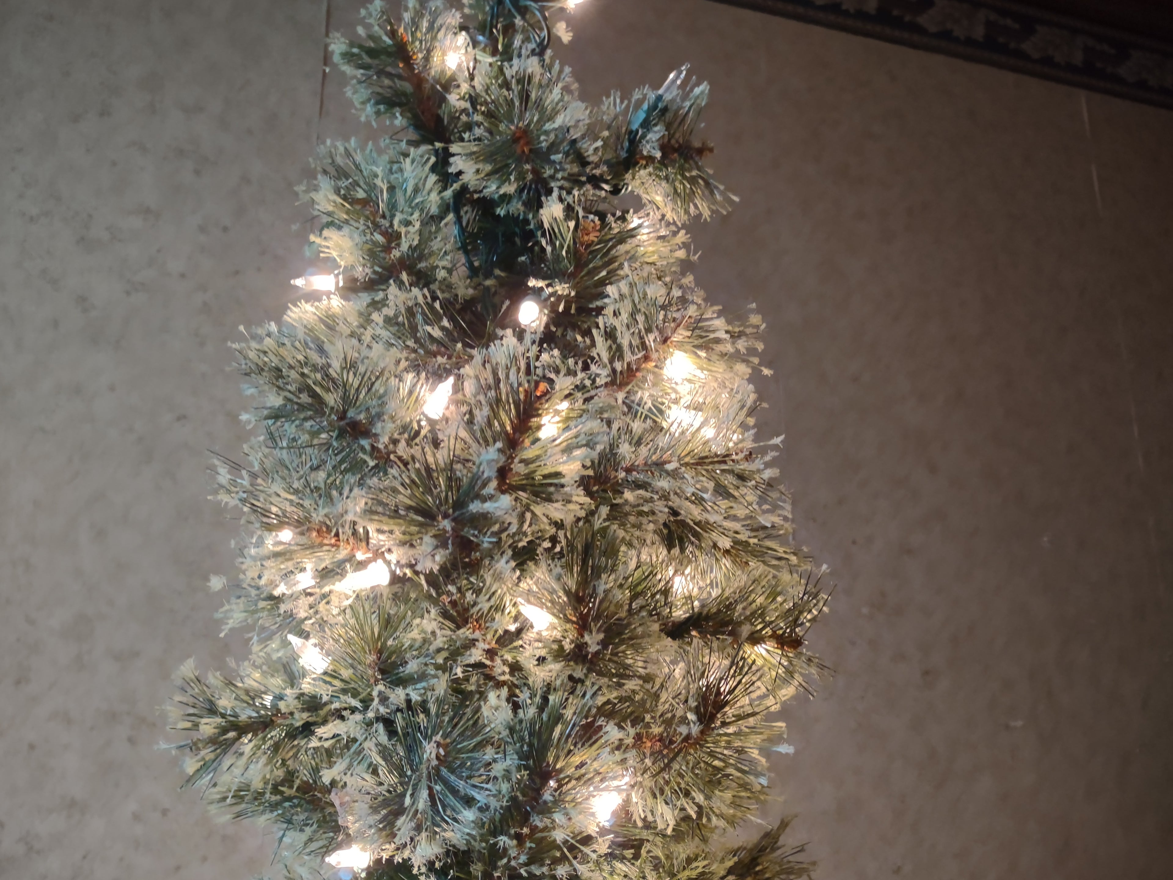 Christmas Artificial7 Ft Fluffy Pre-Lit Pencil Green Tree (lot 3380)