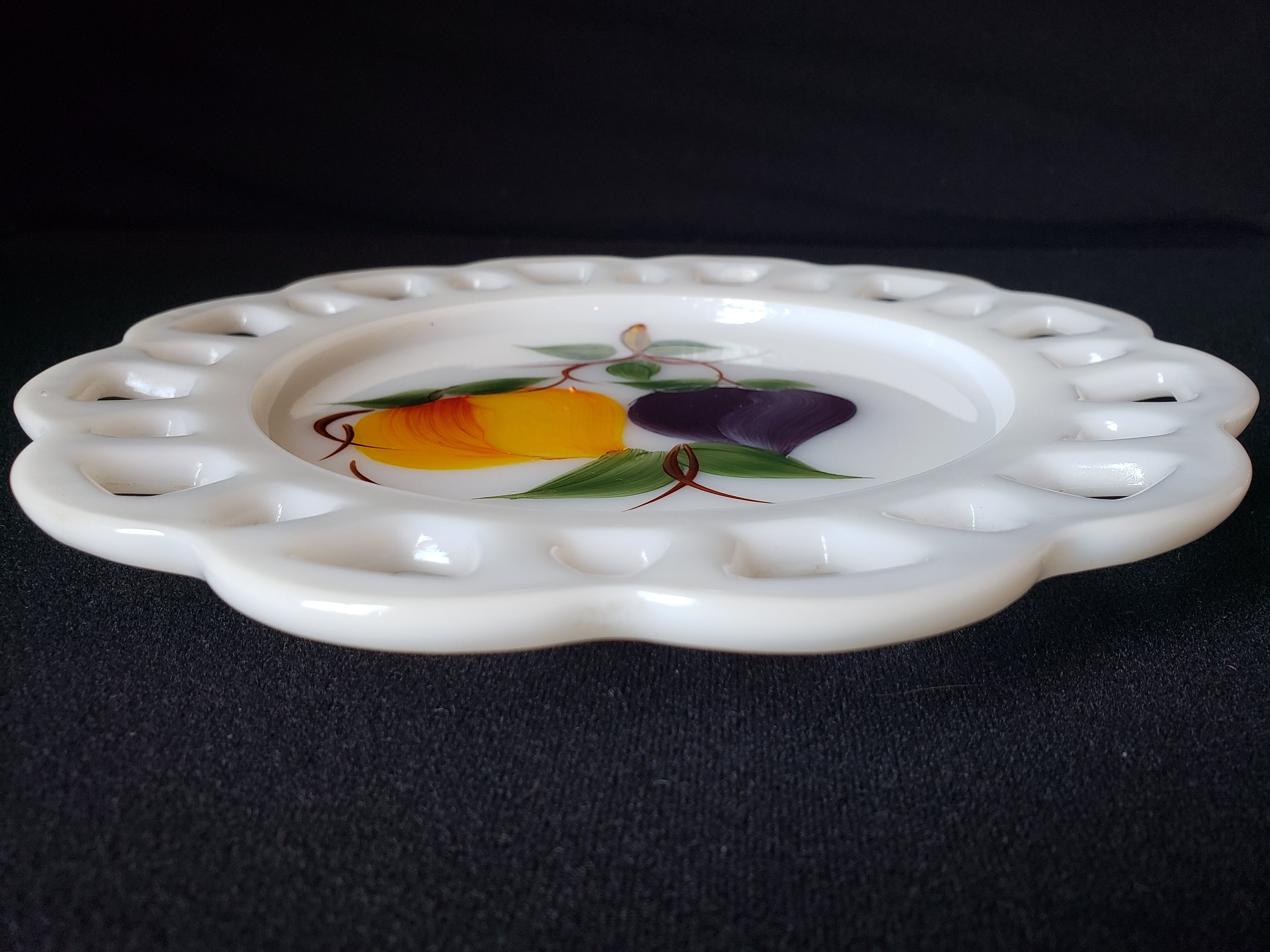 Vintage Westmoreland Peach Plum Motif Milk Glass Wall Plate (lot 2188)