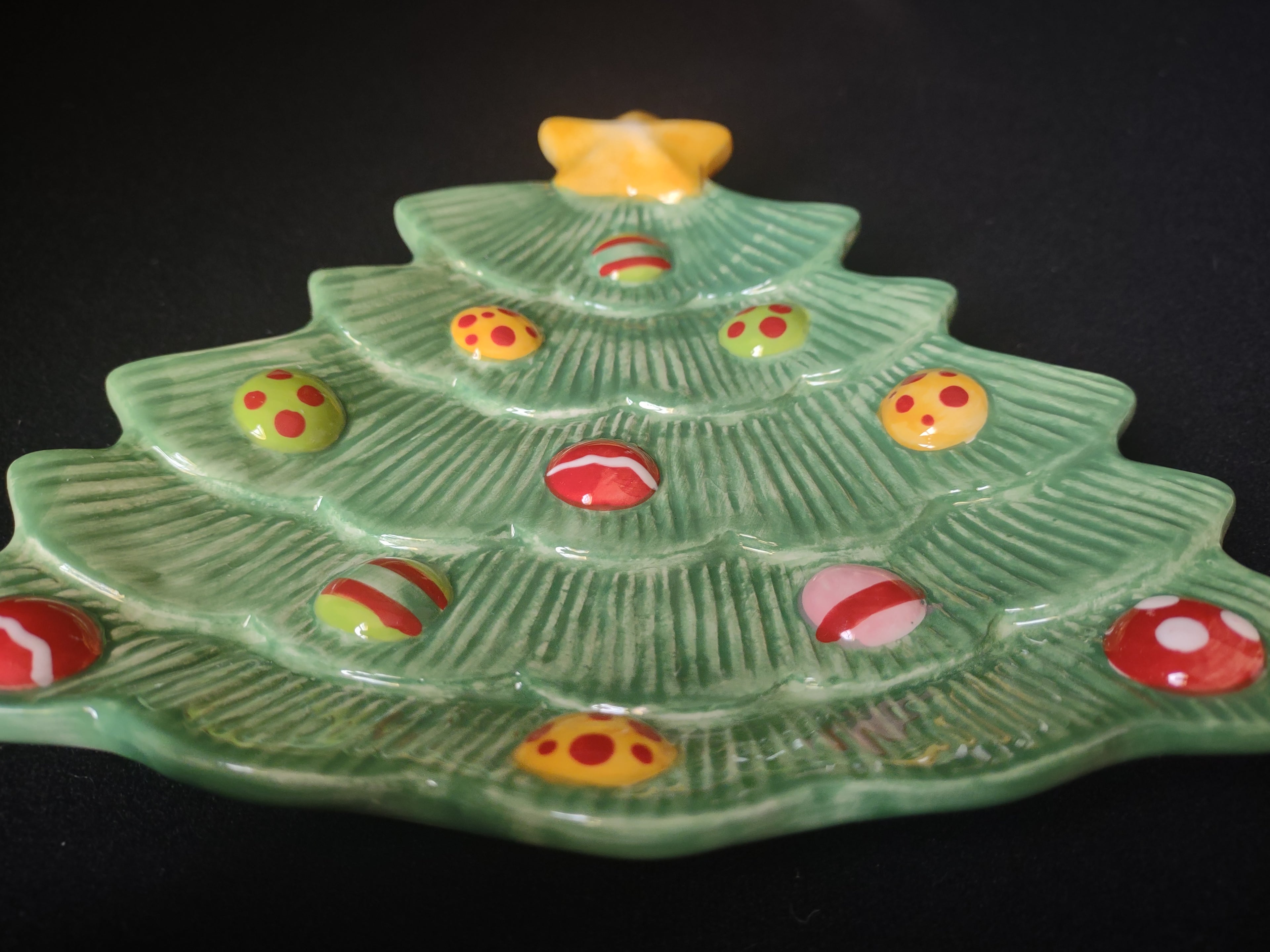 Christmas Tree Fitz and Floyd Snowflake and Jake Snack Plate Spreader (lot 1526)