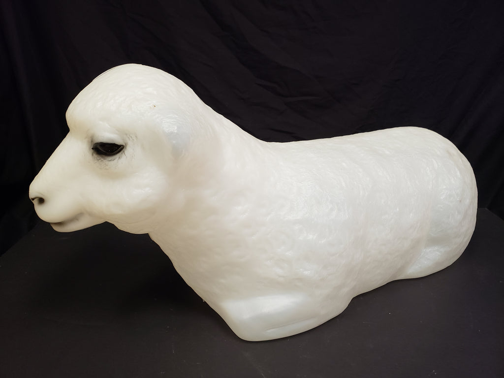 Vintage Christmas Outdoor White Lamb Blow Mold 26" long (lot 2260)