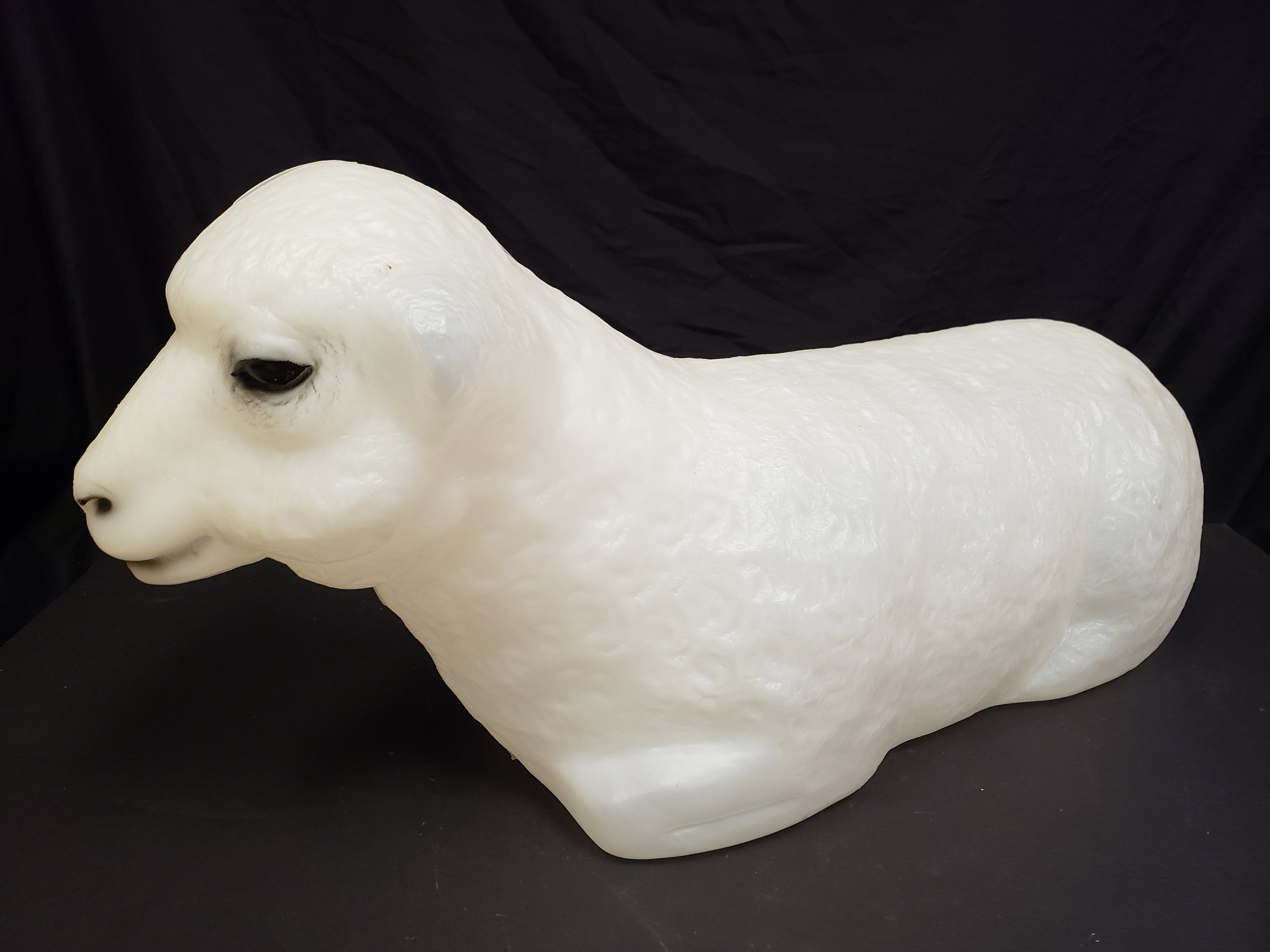 Vintage Christmas Outdoor White Lamb Blow Mold 26" long (lot 2260)