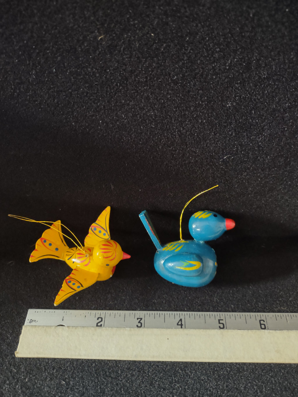 Vintage Christmas Wooden Birds Ornament Yellow Blue Taiwan (Lot 4797)