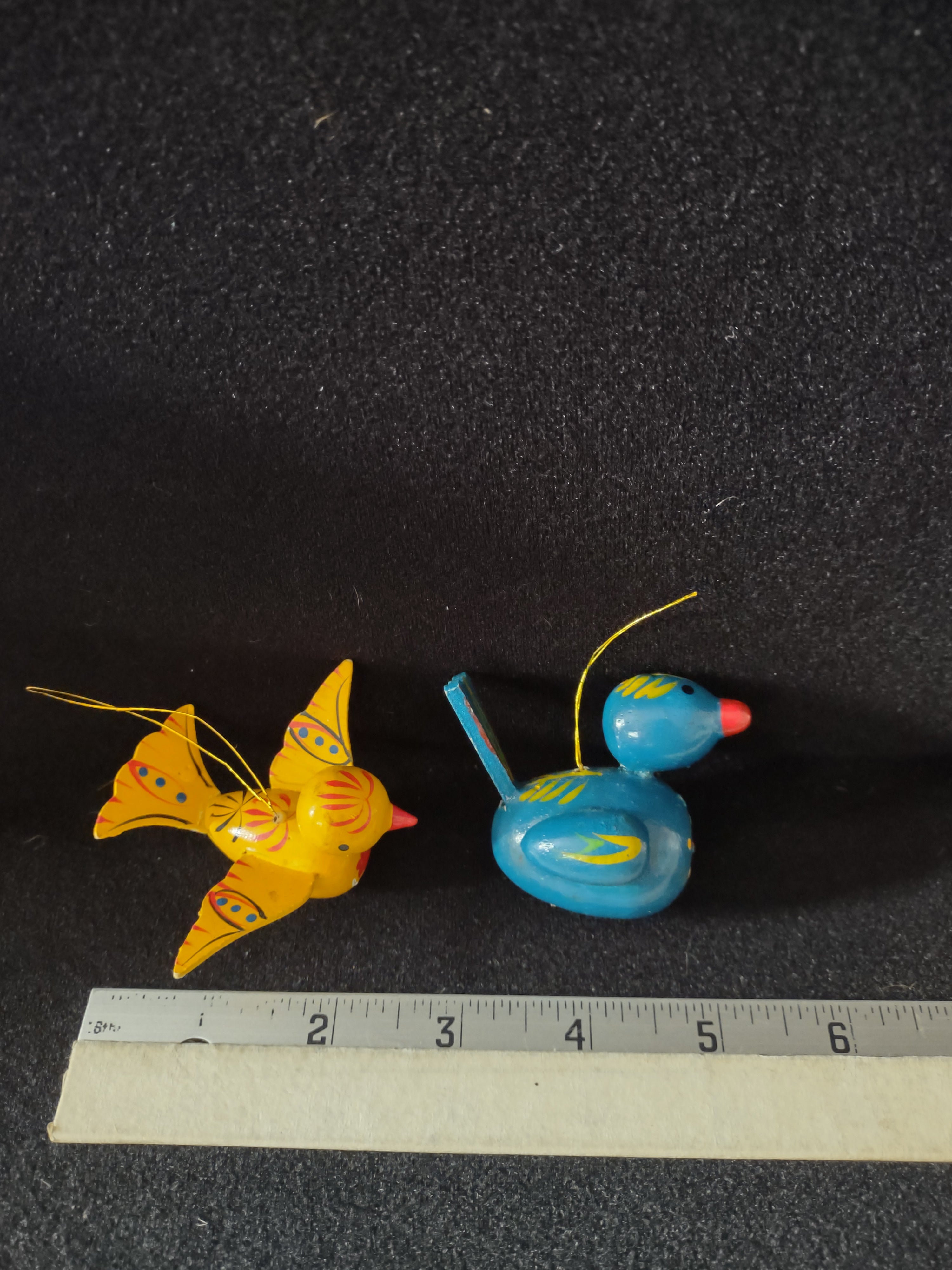 Vintage Christmas Wooden Birds Ornament Yellow Blue Taiwan (Lot 4797)