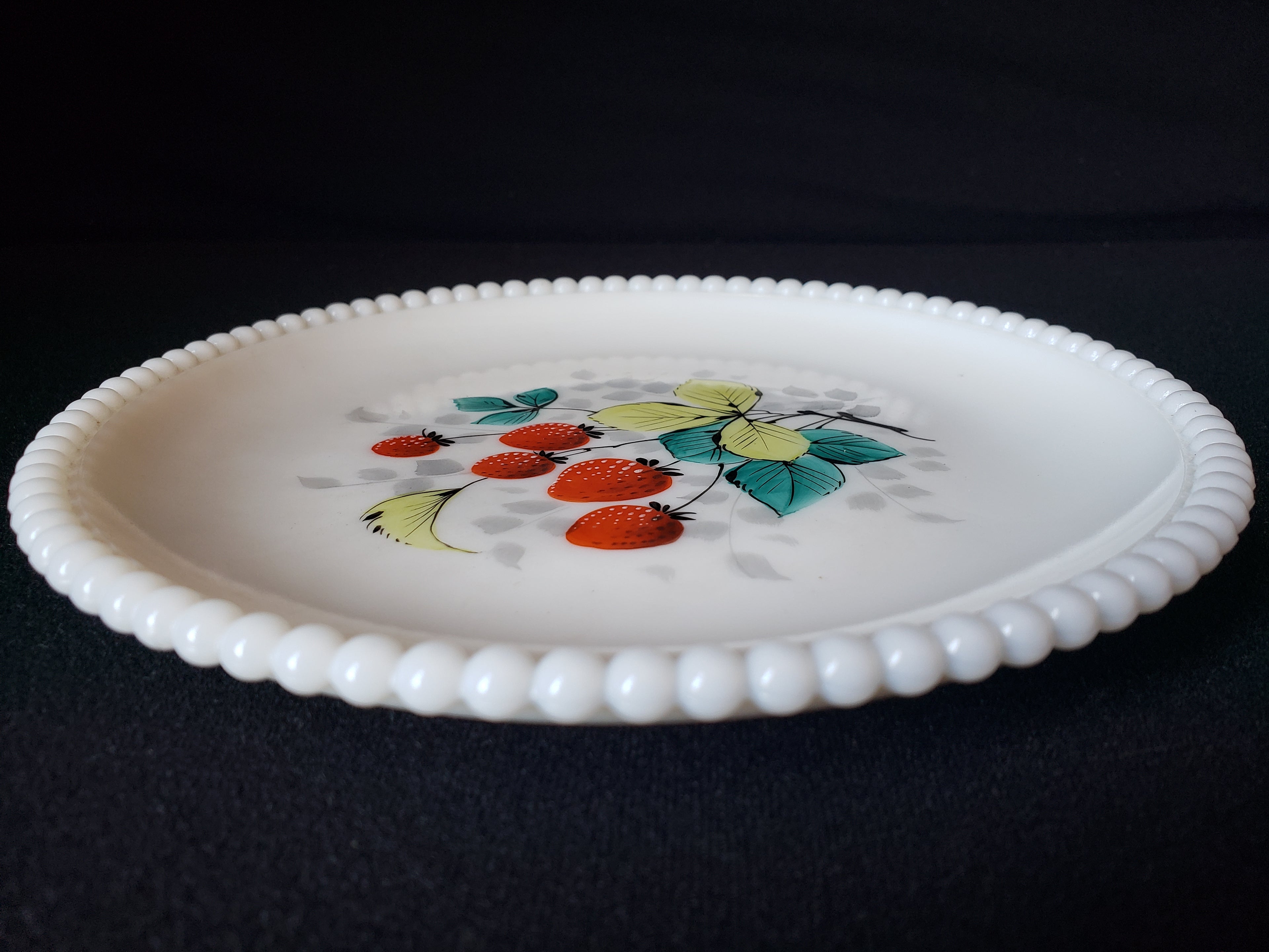 Vintage Westmoreland Strawberry Motif Milk Glass Dessert Plate (lot 2185)