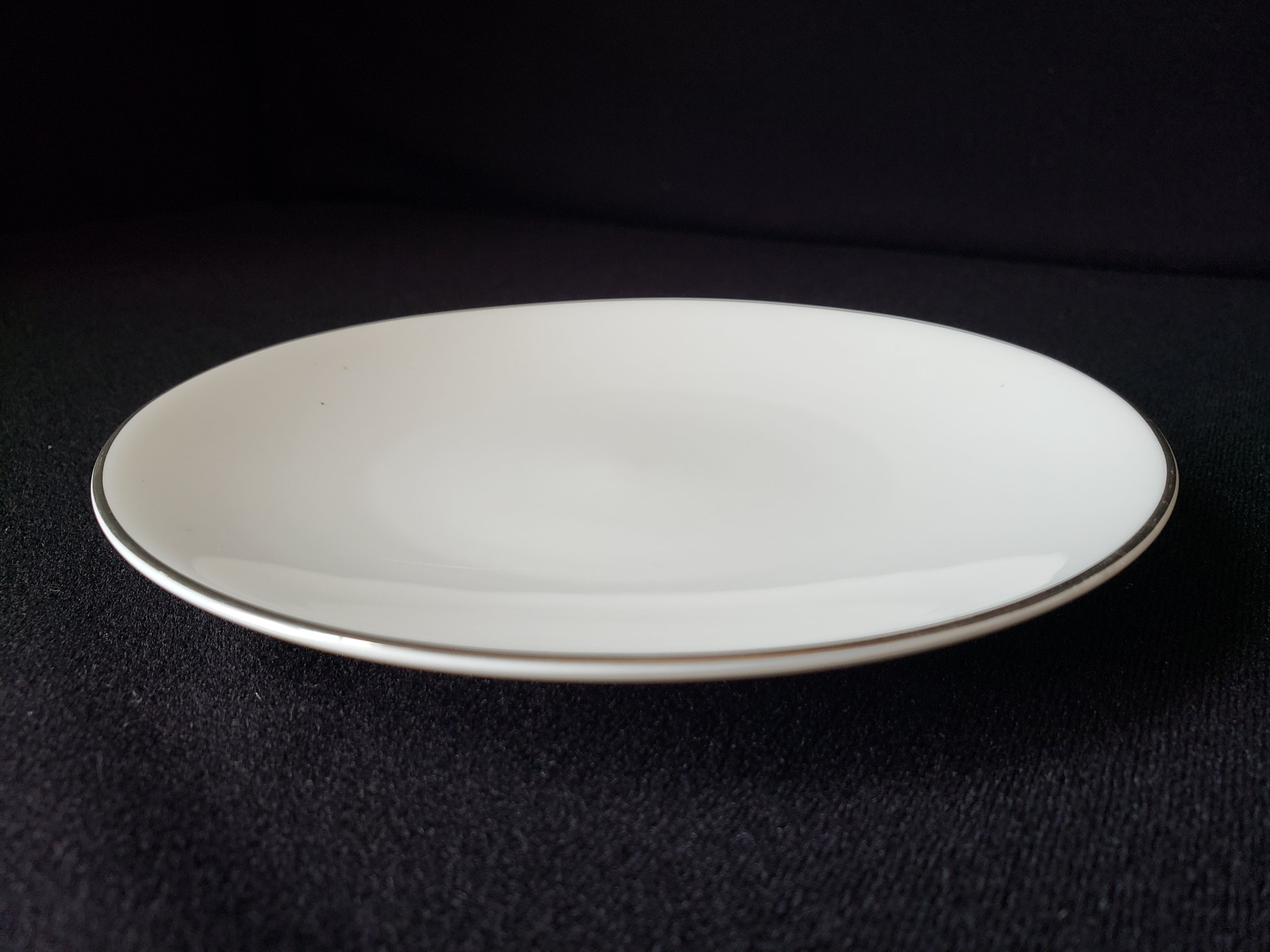 Vintage Royal Worcester White Silver Trim Bread or Dessert Plate 6" (lot 2108)