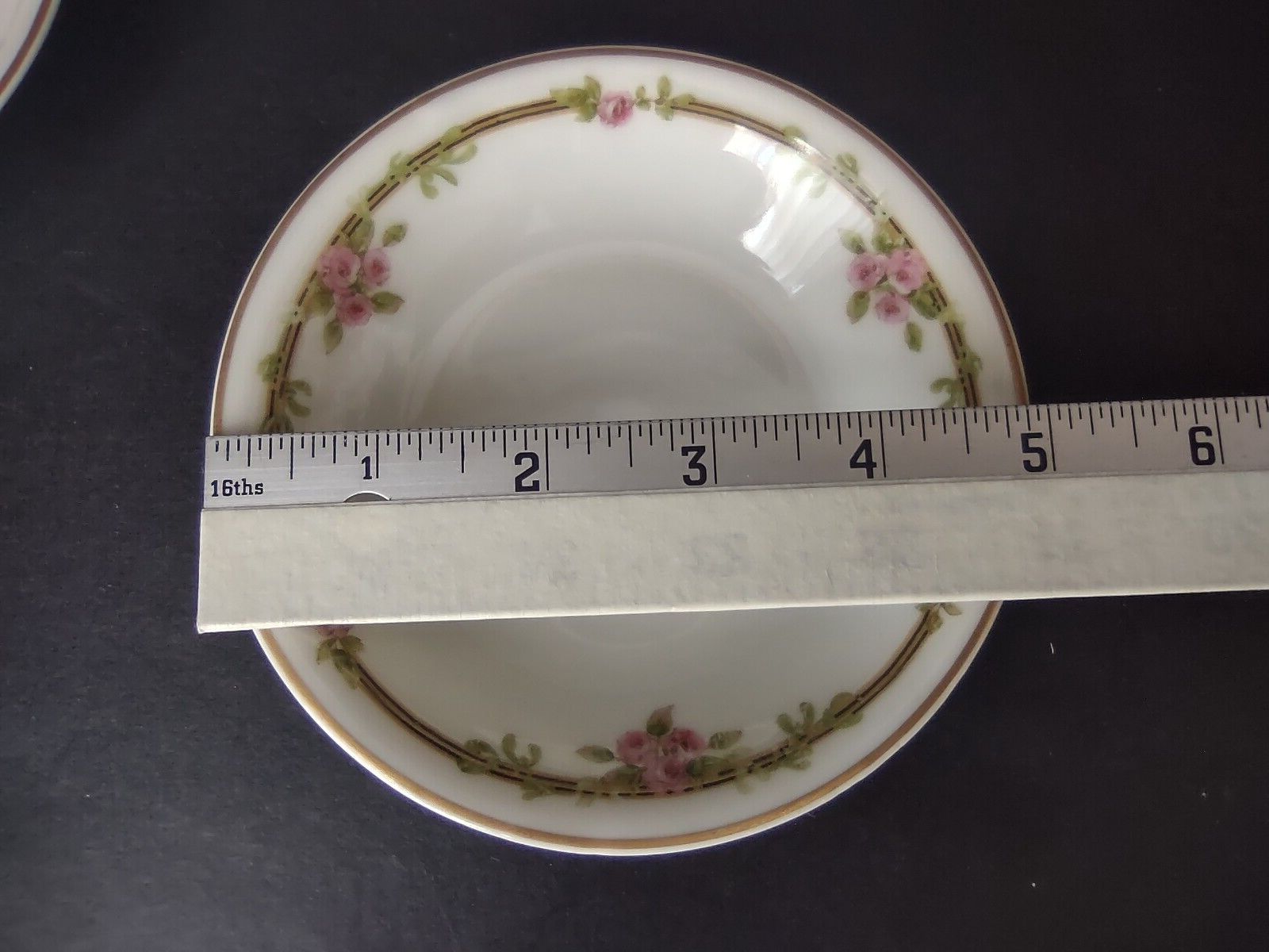 Haviland Limoges Schleiger 625 A Red Rose 6 x Coupe Plate 5" (lot 541)