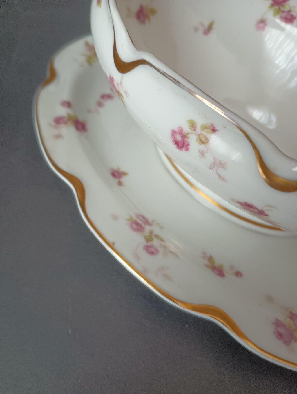 Haviland Limoges Set Vegetable Tureen Gravy Boat Gold Trim Roses (lot 372)