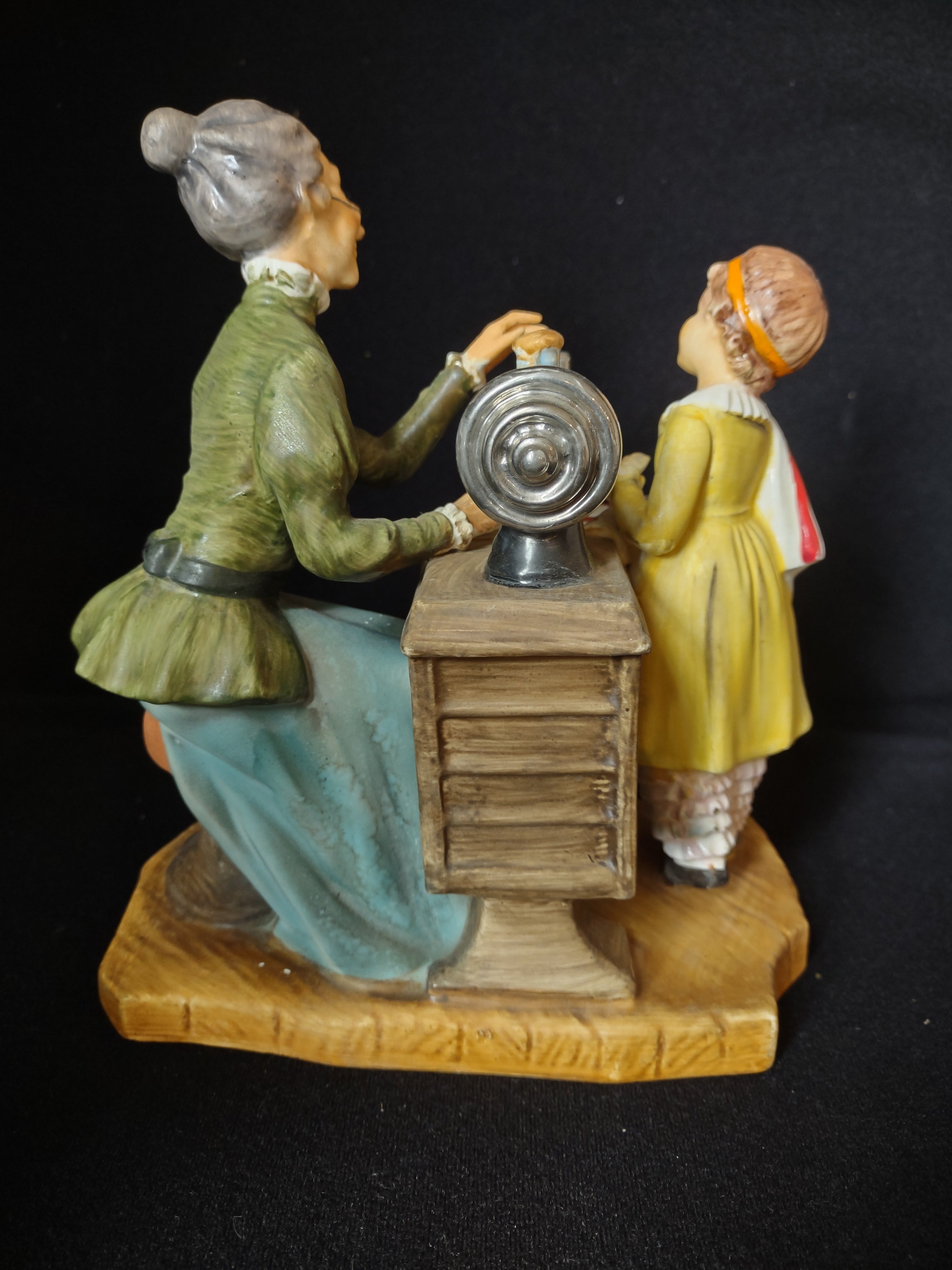 Vintage Figurine Sculpture Grandma and Child Sewing American Flag (lot 2698c)