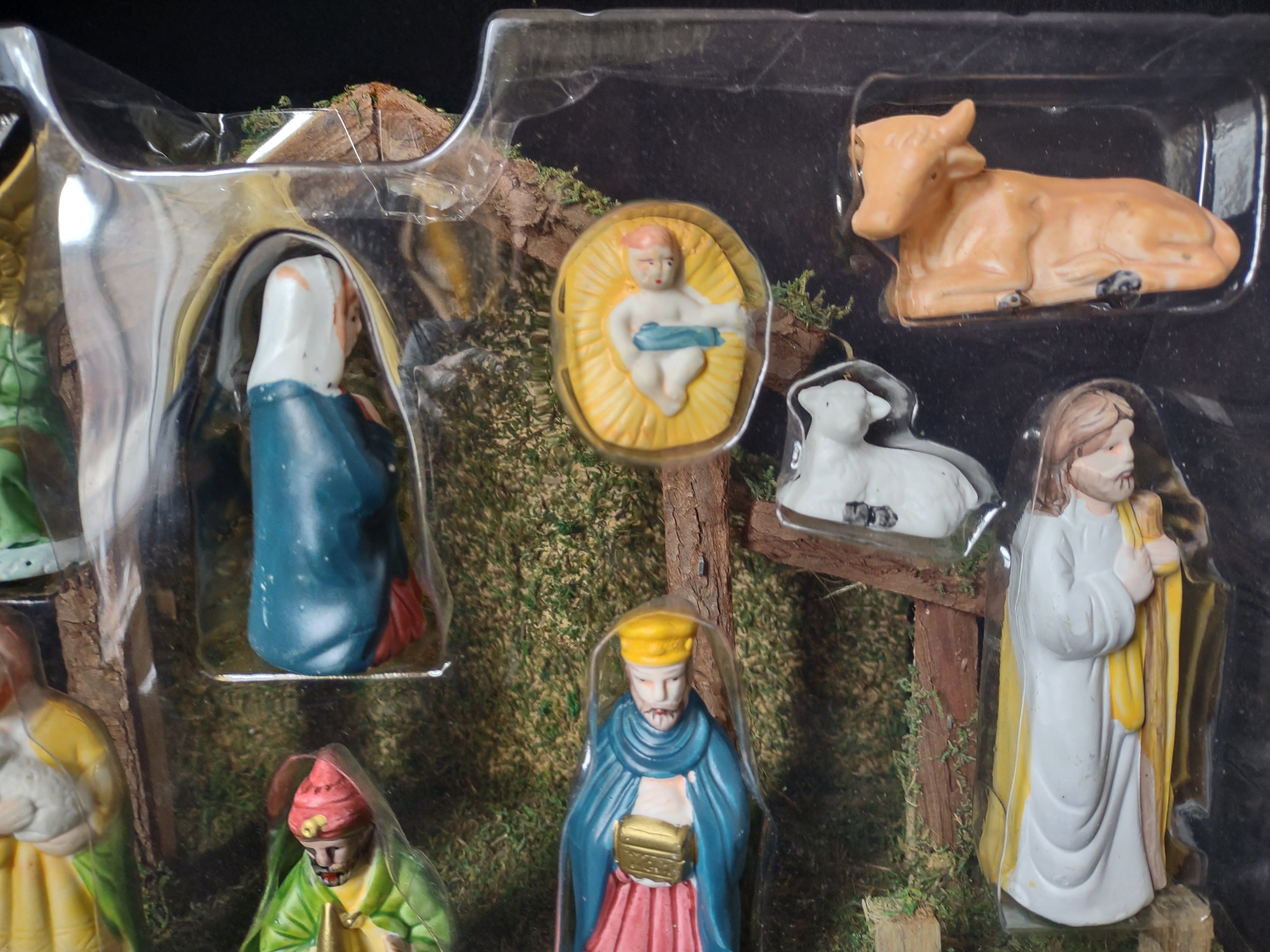Christmas Porcelain Nativity Set 11 pc with Stable (lot 1587)