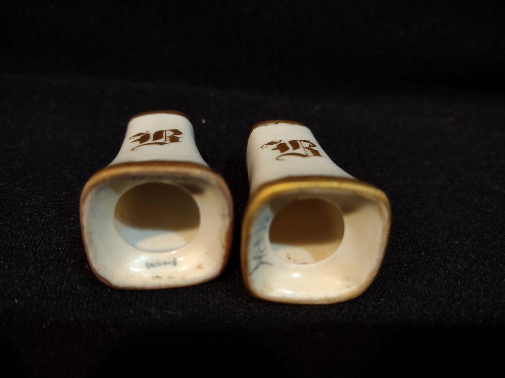 Vintage Small Salt and Pepper Shaker Golden White Monogrammed B (lot 5367)