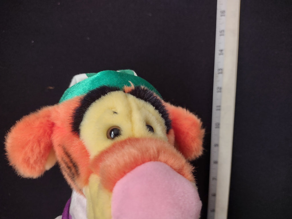 Christmas Disney Plush Stuffed Tigger Toy (lot 2361)