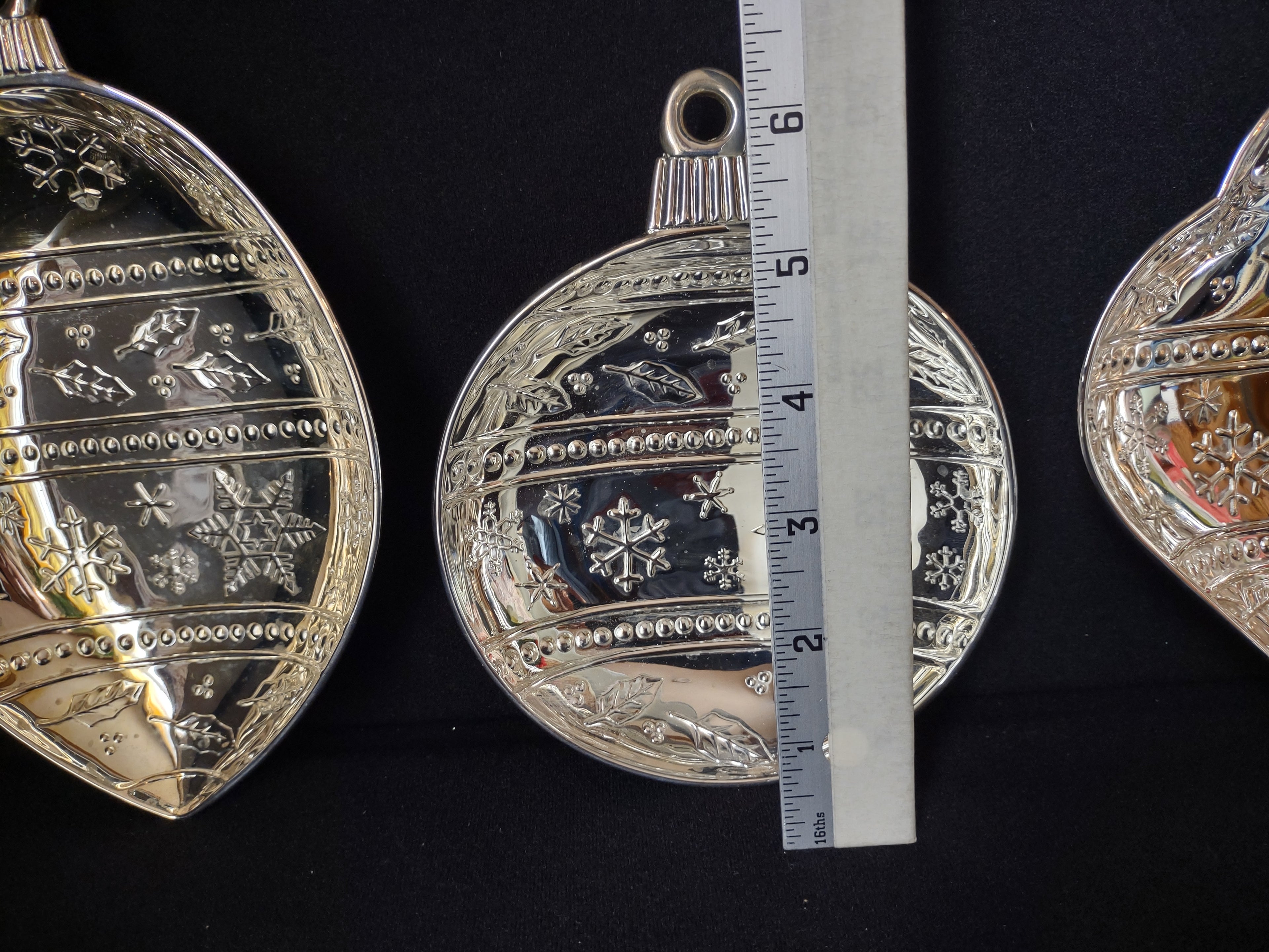 International Silver Company Holiday Ornament Bowl Set Silver Plated (lot 1544)