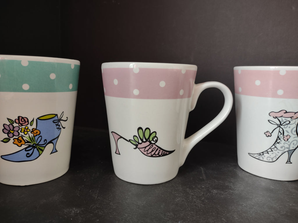 Set of 4 Latte Mugs with Shoe Design Polka Dot (lot 5259)