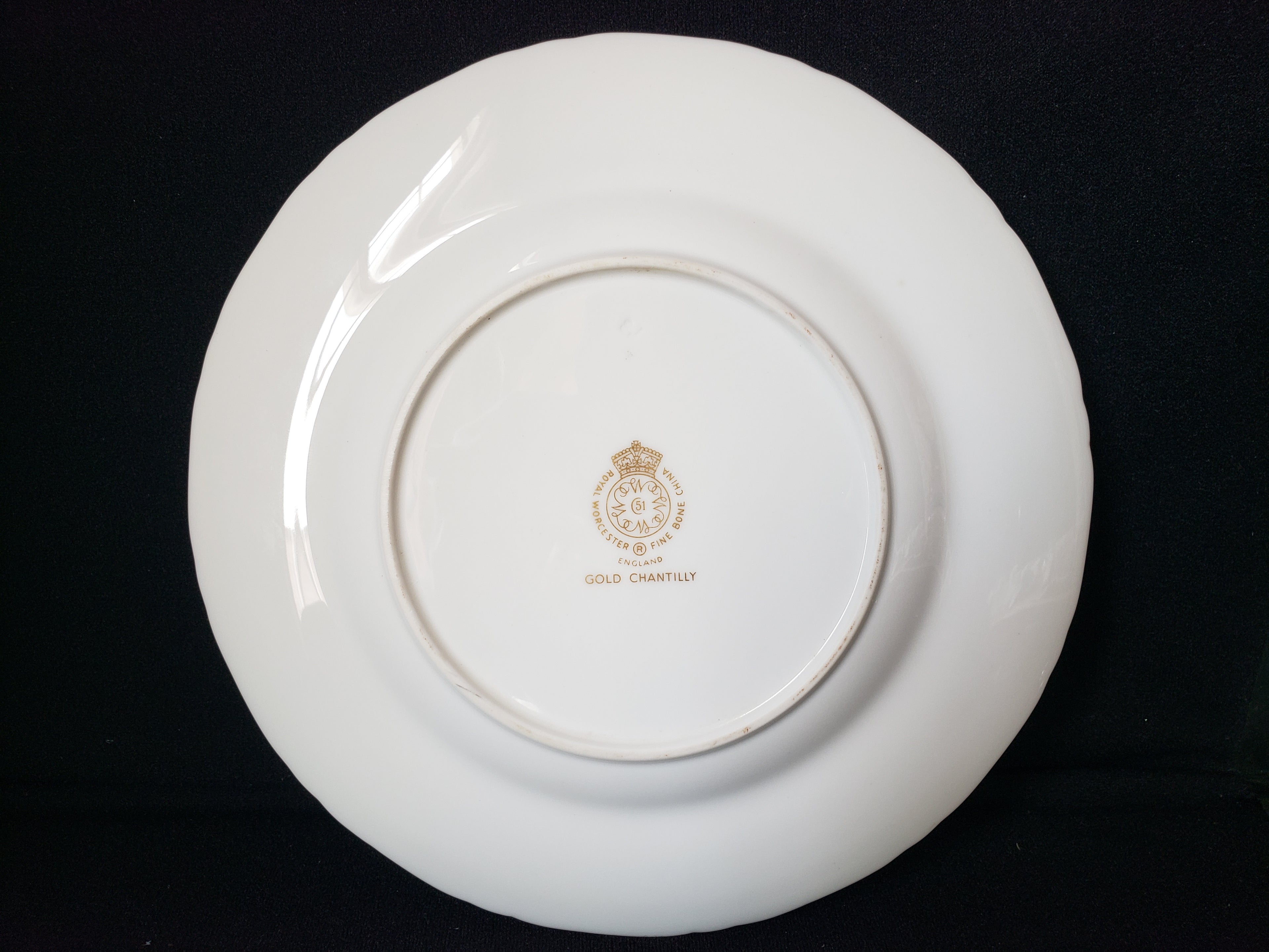 Vintage Royal Worcester Dessert or Luncheon Plate Gold Chantilly 8" (lot 2095)