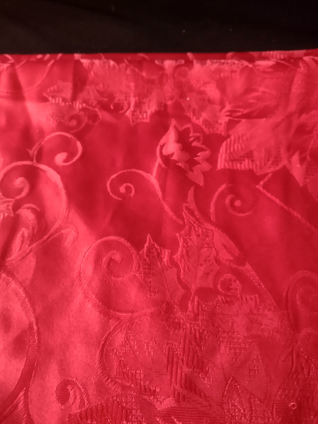 Vintage Christmas 2 Different Red Round Tablecloth Poinsettia Pattern (Lot 4689)