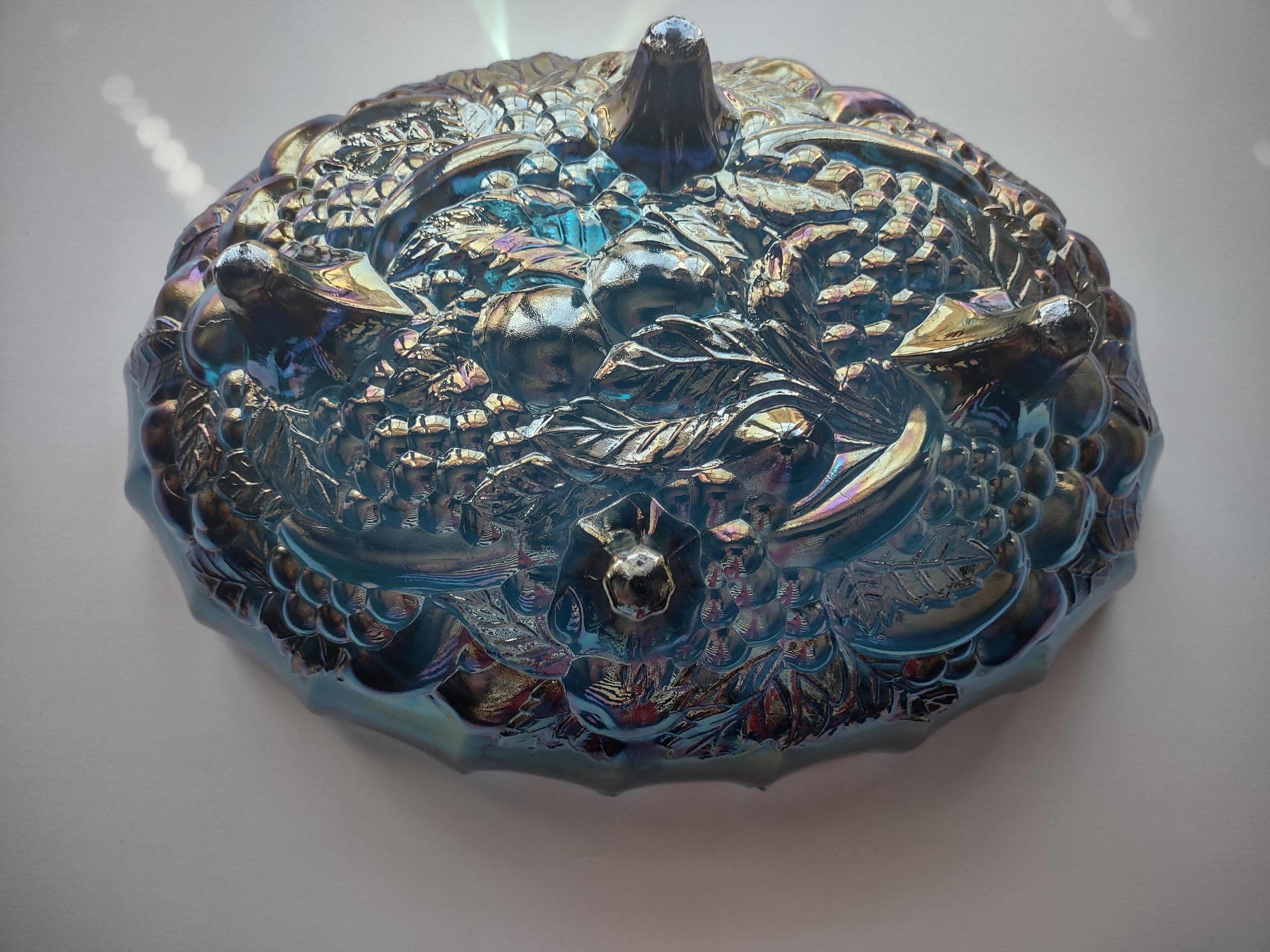 Vintage Indiana Glass Purple Iridescent Grape Design Large Footed Bowl lot 2691c