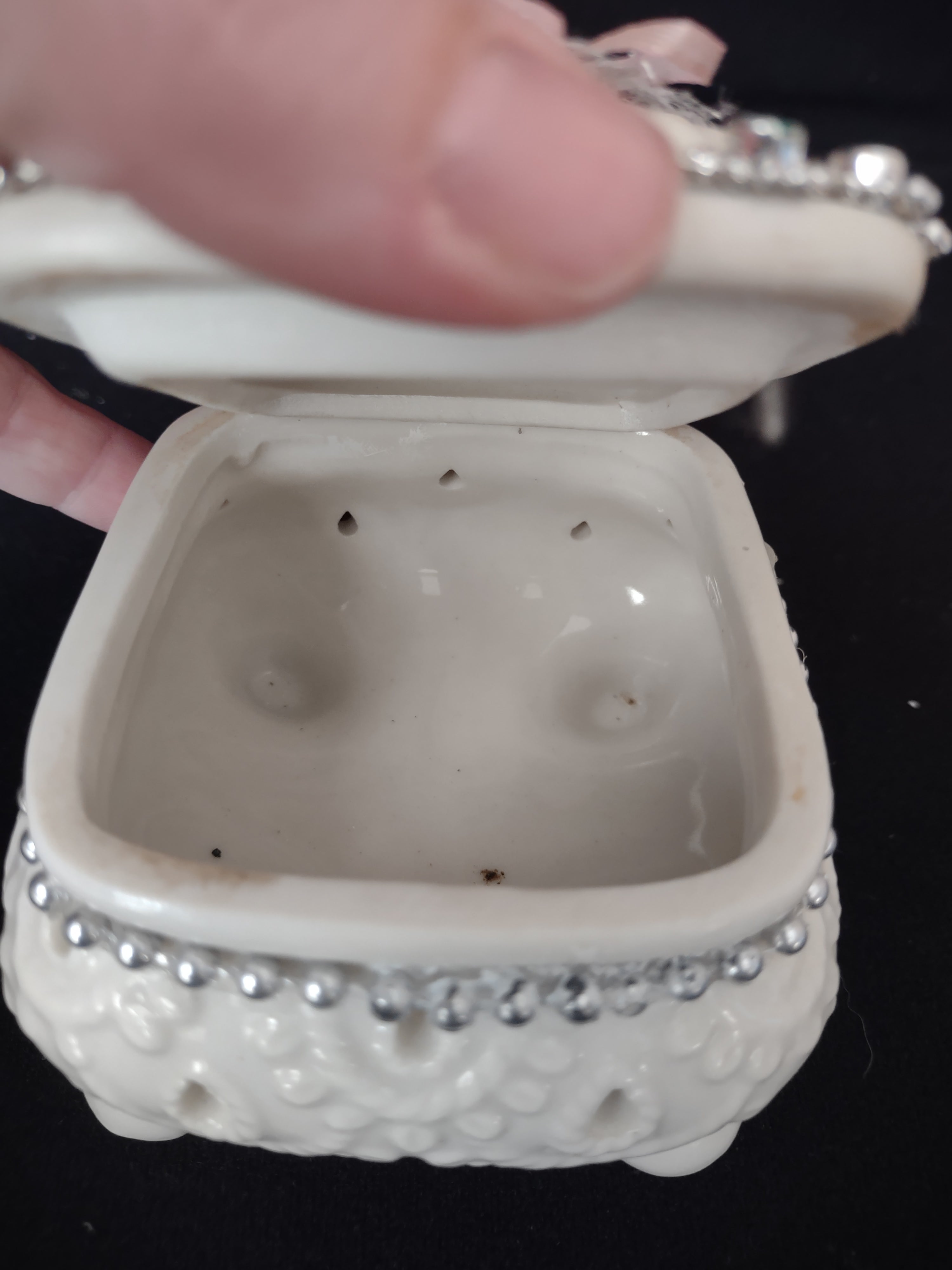 Ceramic Trinket Box (lot 2376)