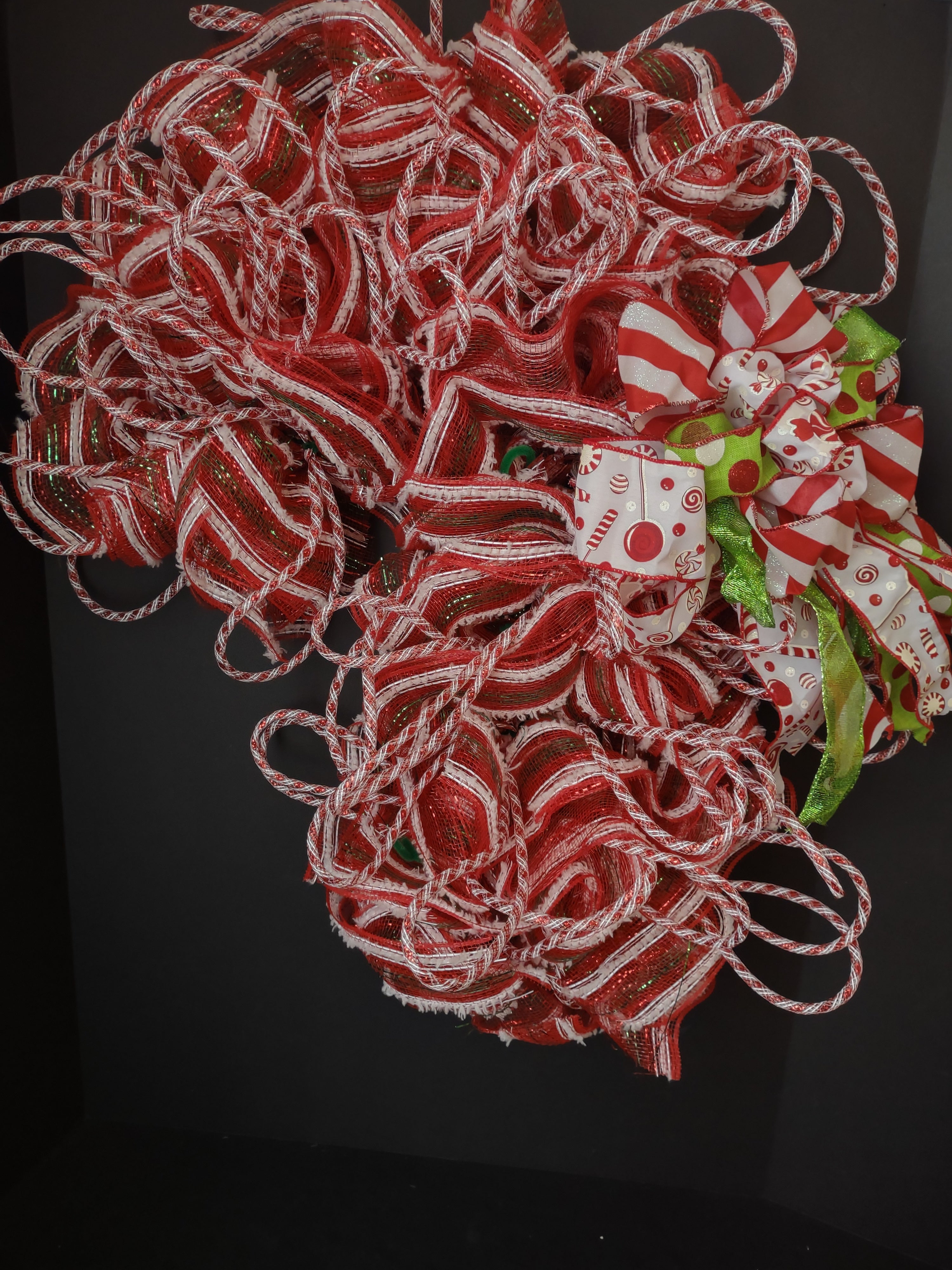 Christmas Mesh Ribbon Decor Candy Cane Wreath Handmade (lot 1410)