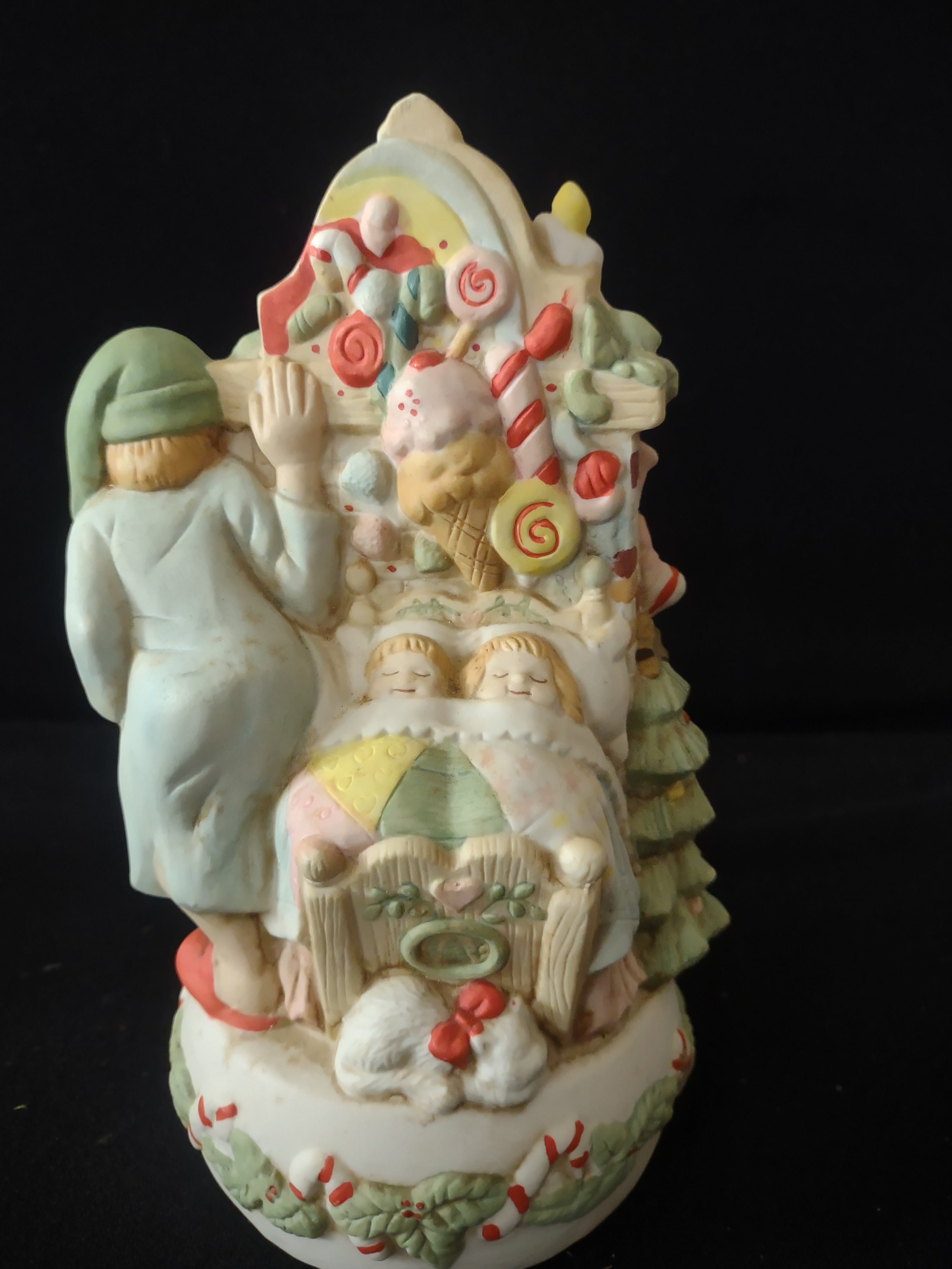 Vintage Porcelain Music Box Plays Santa Claus Is Coming To Town (Lot 3553)