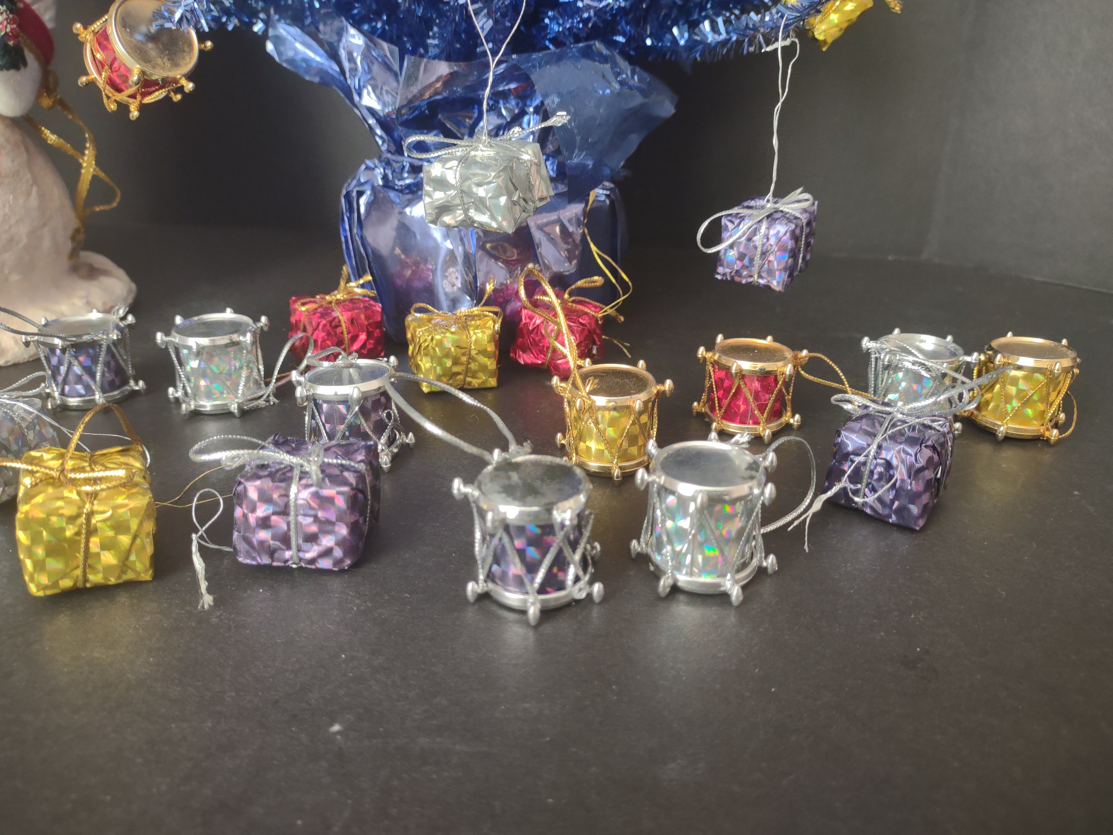 Christmas Snowman Tinsel Blue Small Tree Decor (lot 1278)