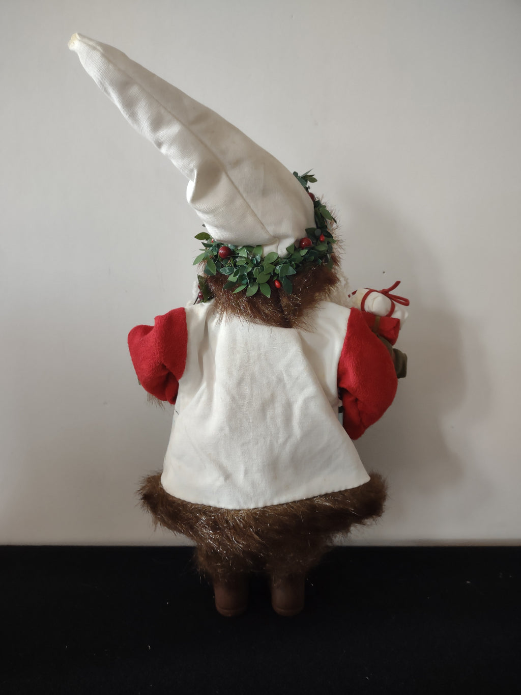 Vintage Rustic Christmas Santa Claus Ceramic Face Berry Trimmed Hat (Lot 3741)