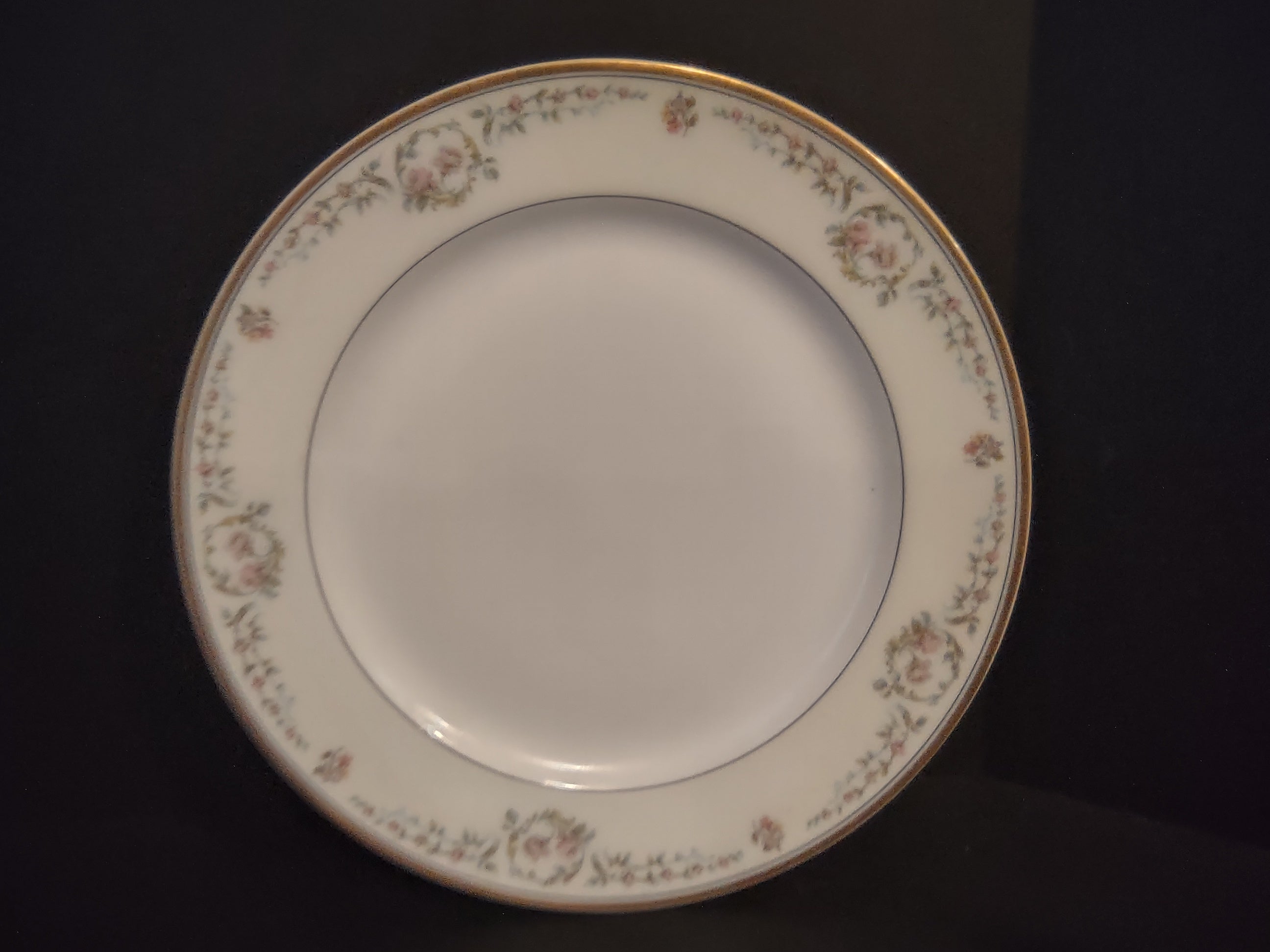 Haviland Limoges French Chic Rose Gold Trim Luncheon/Salad Plate (lot 1088)