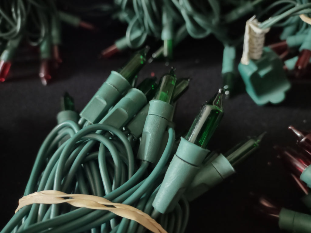 Set of 2 Strings Vintage Christmas 150 Mini Lights Each Green Red (lot 3302)