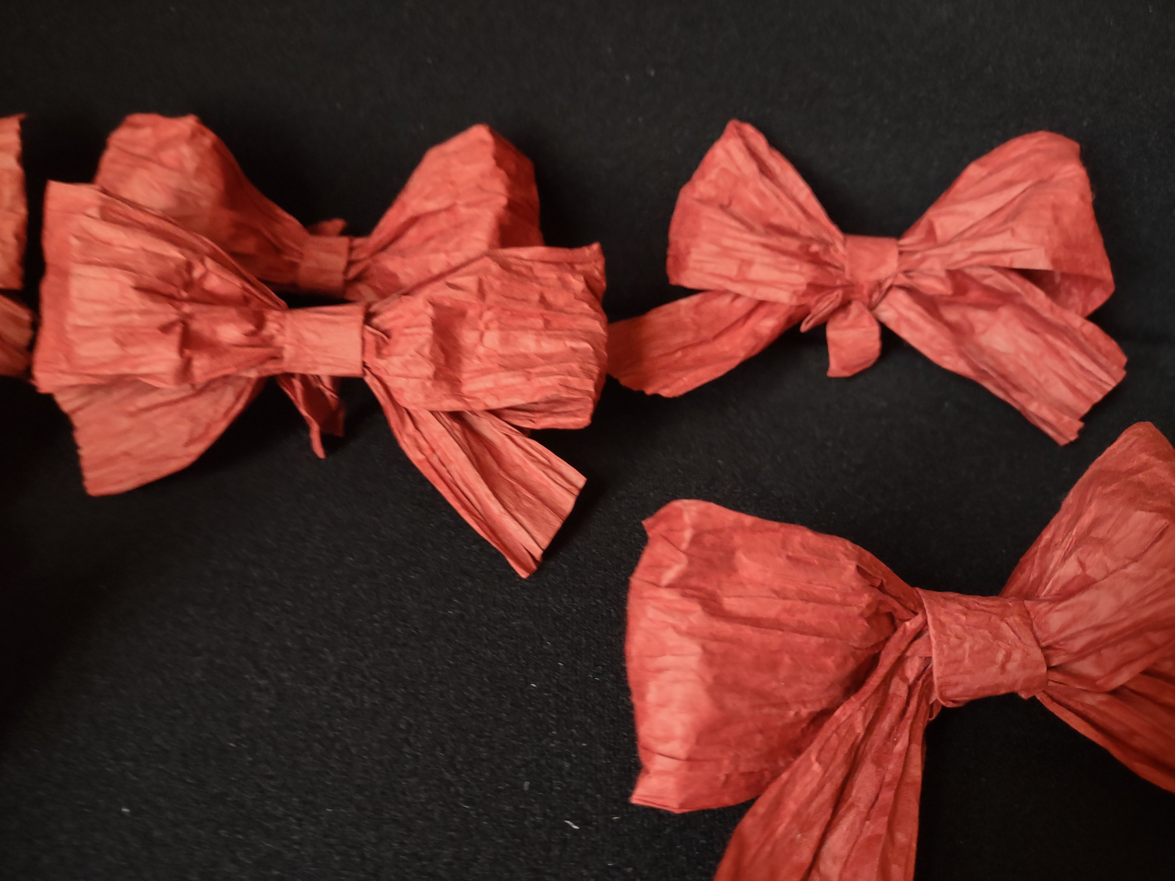 Lot of 40 Christmas Red Paper Bows (lot 1645)
