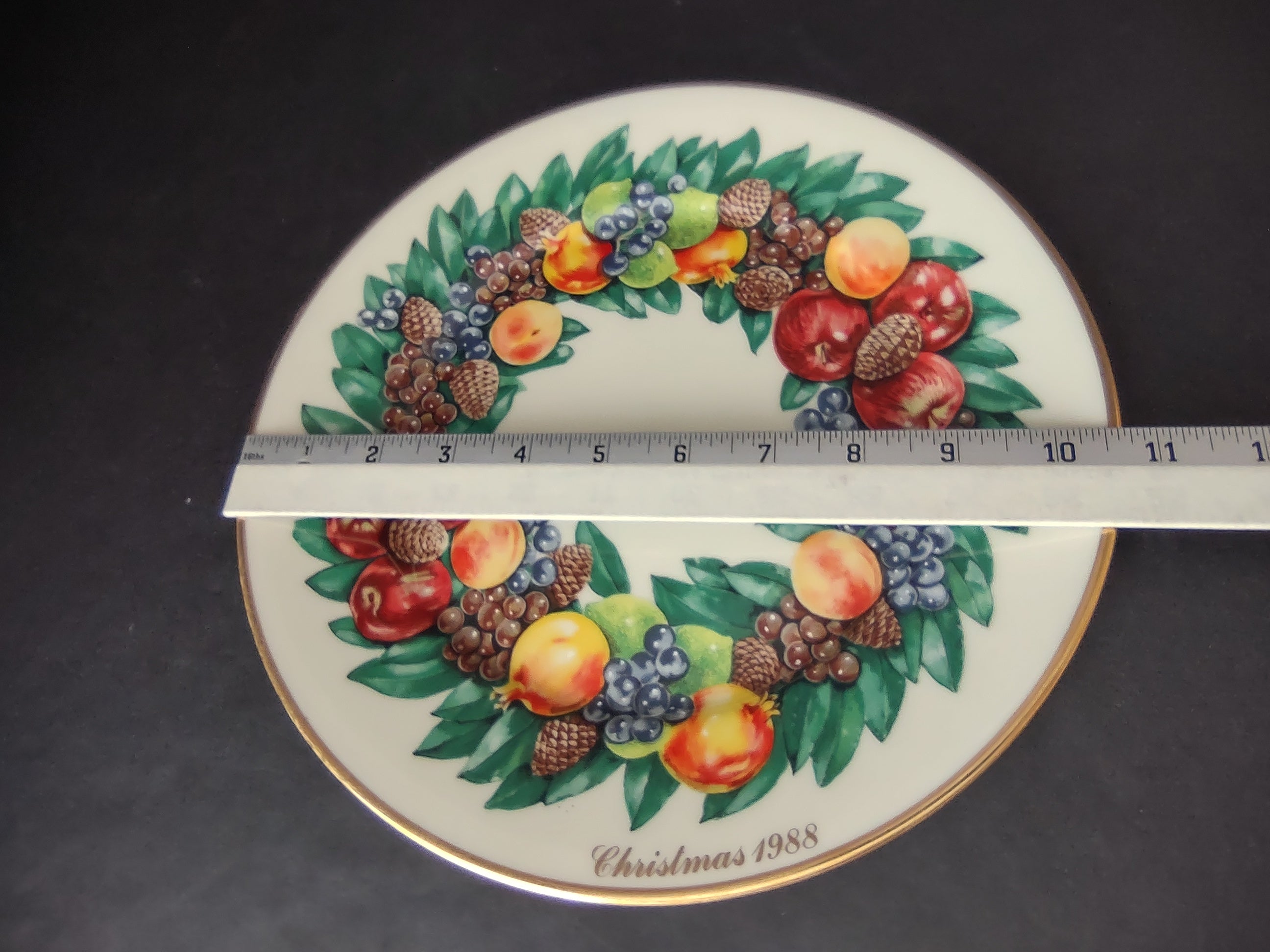 Lenox 1988 Delaware Colony Colonial Christmas Wreath Plate (lot 1136)