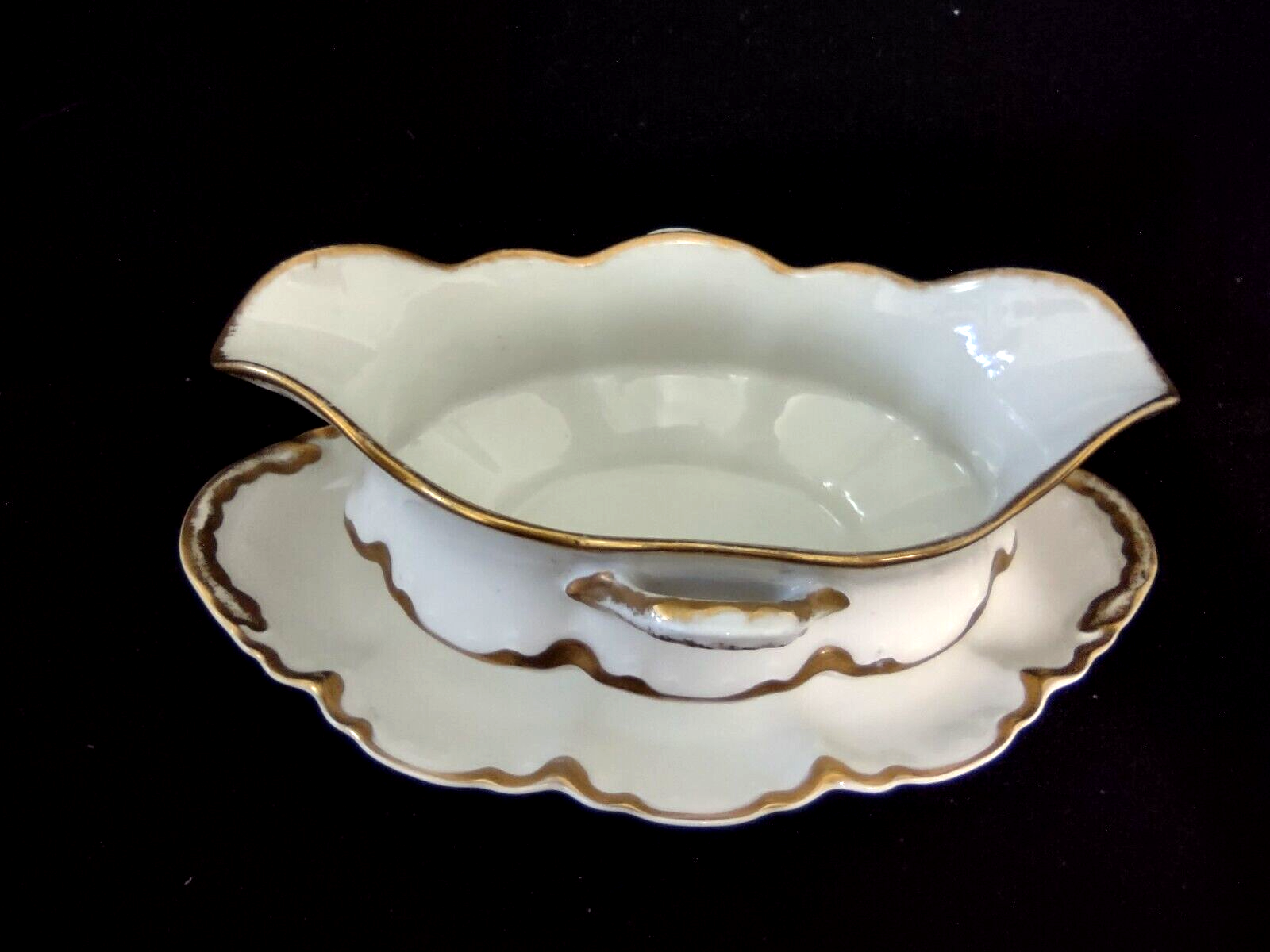 Haviland Limoges Gravy Boat Plate Attached Gold Trim (lot 306)
