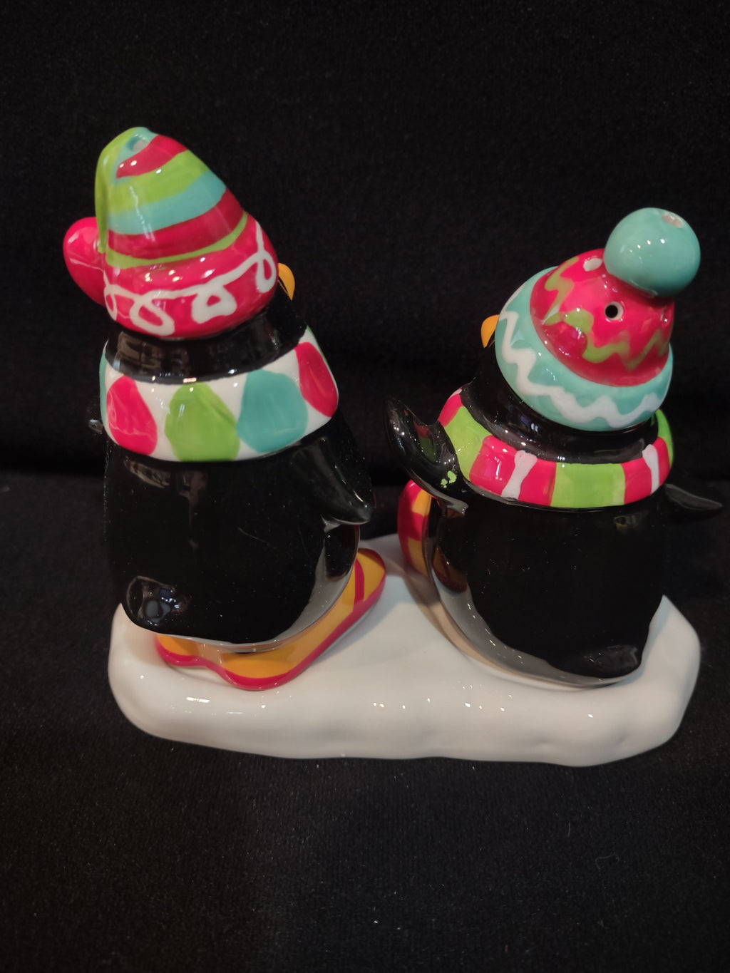 Christmas Holiday Ceramic Penguin Skates Salt Pepper Holder (Lot 4095)