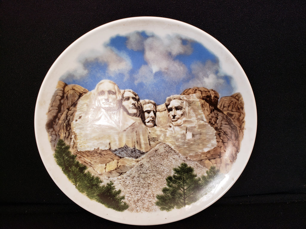 Decorative Collectible Patriotic Plate Mount Rushmore 8-1/2" (lot 2162)
