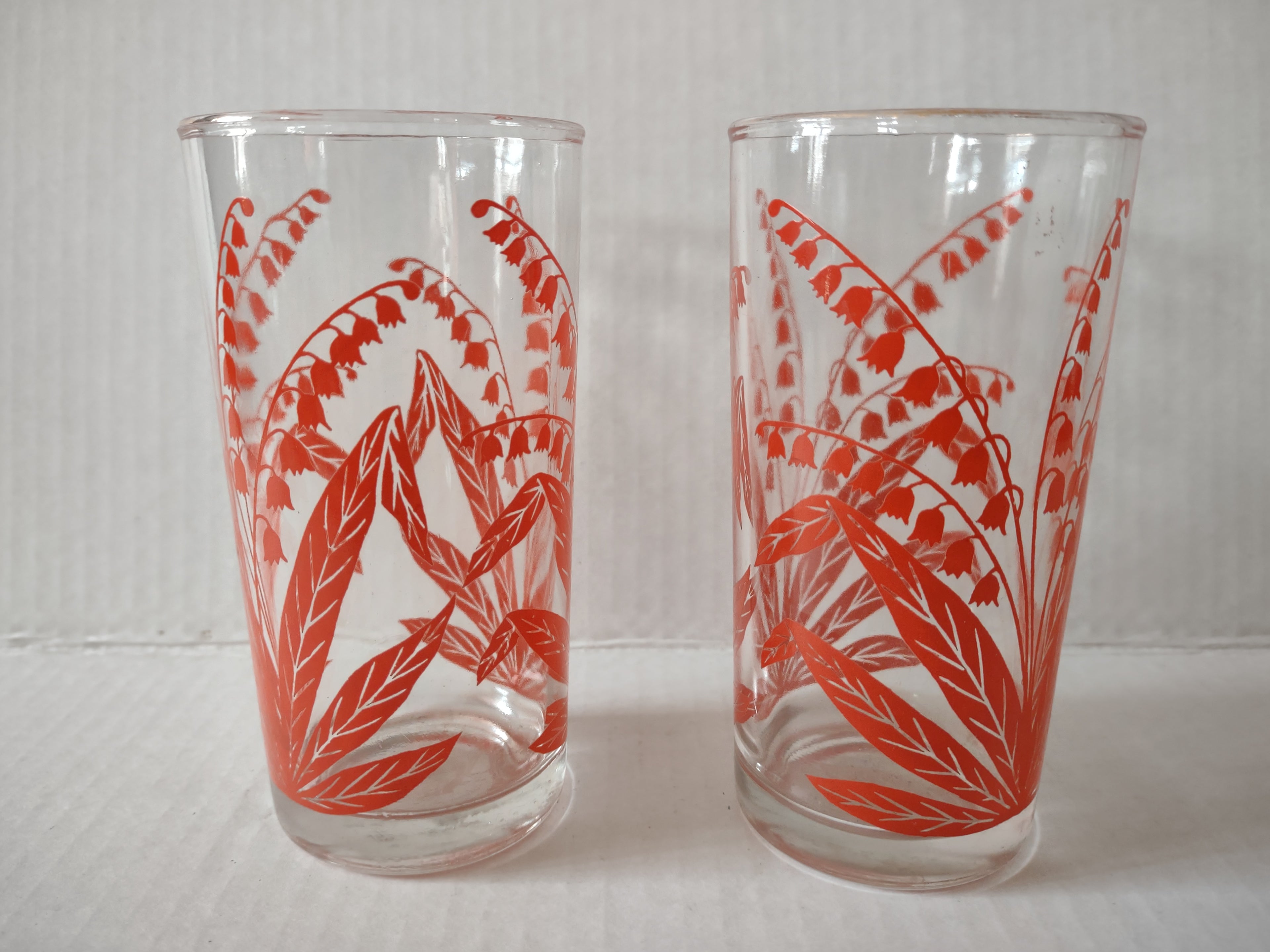 Vintage MCM Lilly of the Valley Red Drinking Tumbler Glass x 2 (lot 5163)