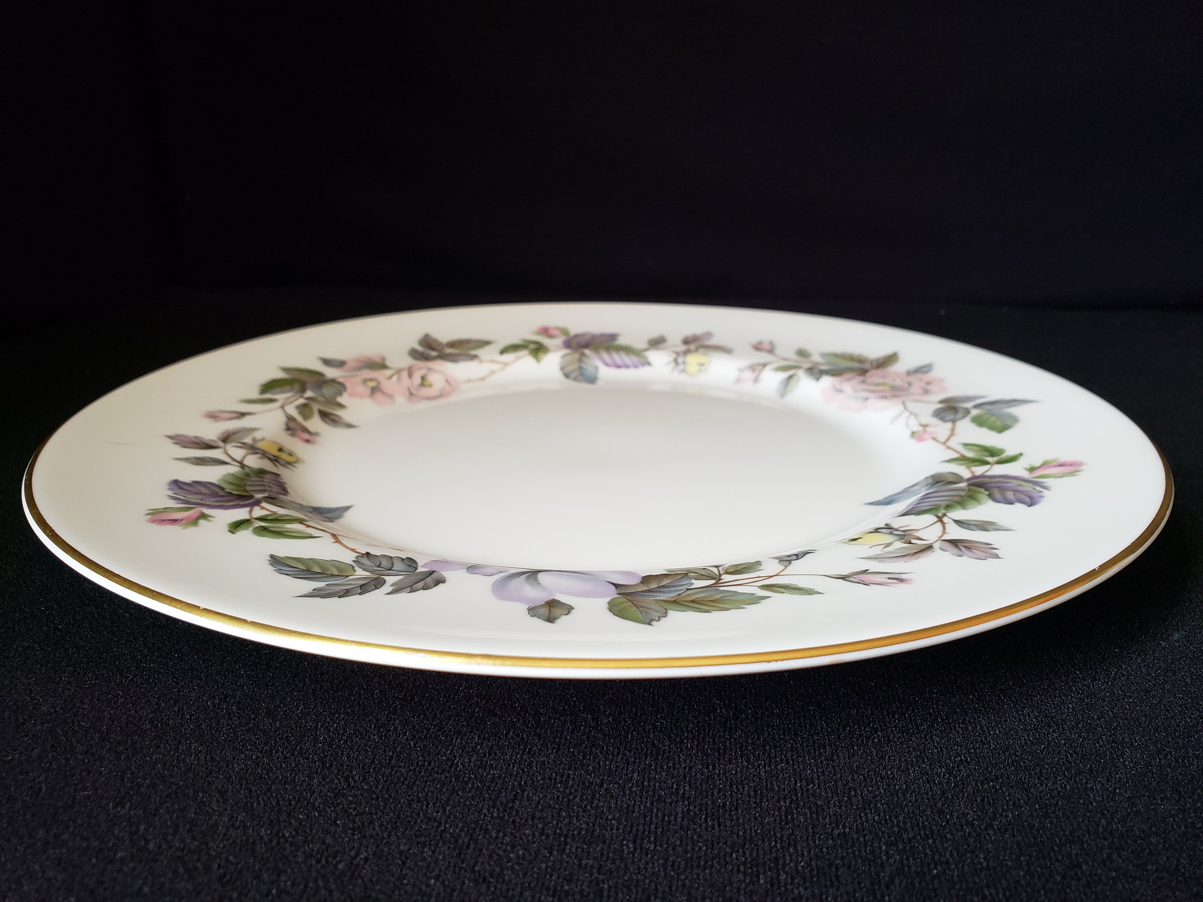 Vintage Royal Worcester June Garland Dinner Plate 10-1/2" (lot 2131)