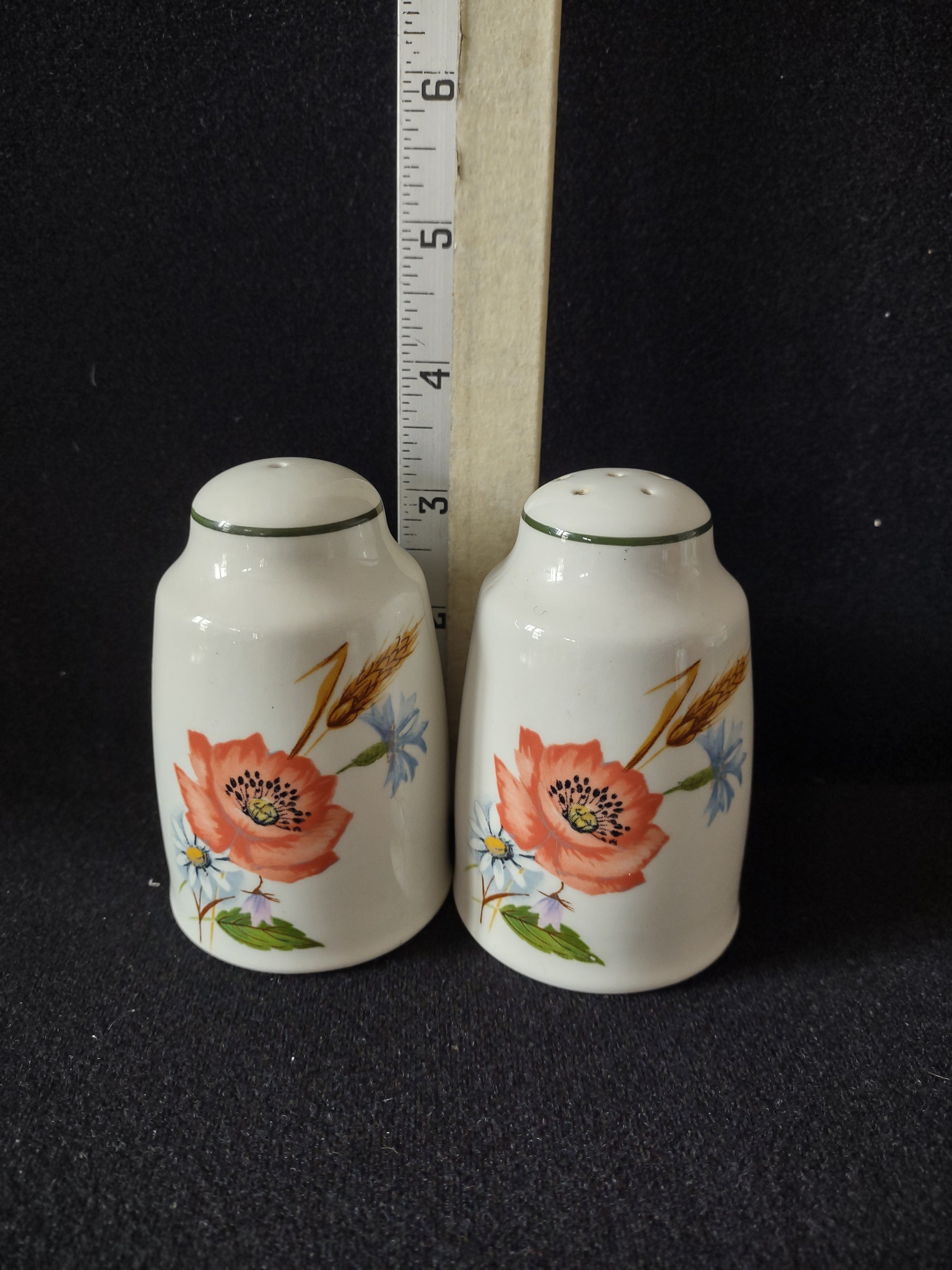 Vintage Salt Pepper Shakers Wild Poppy Wheat (Lot 5236)
