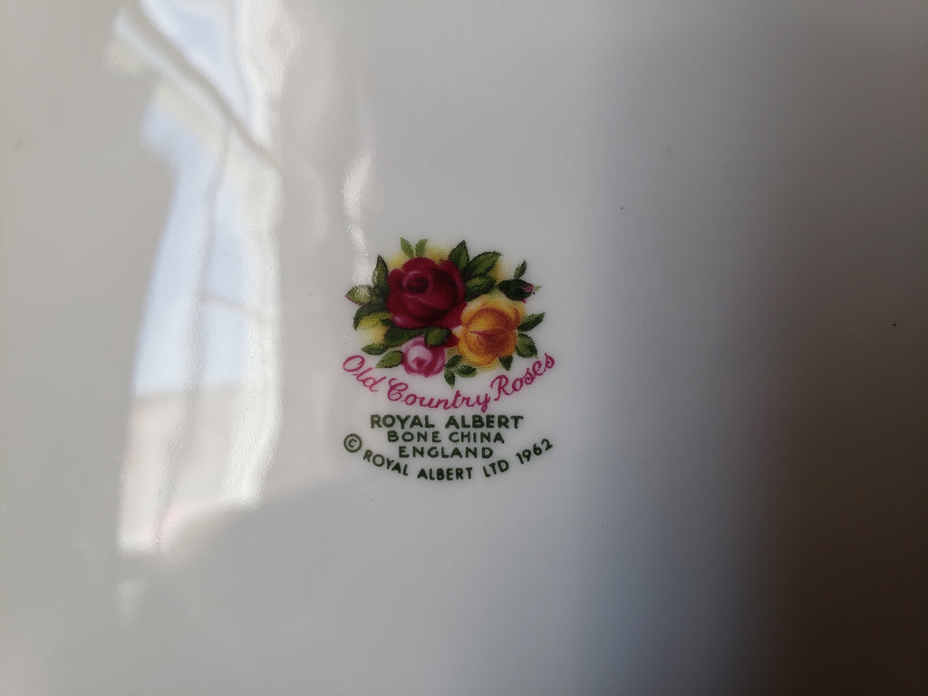 Vintage Royal Albert Cake Plate Old country Roses Gold Trim (lot 2043)