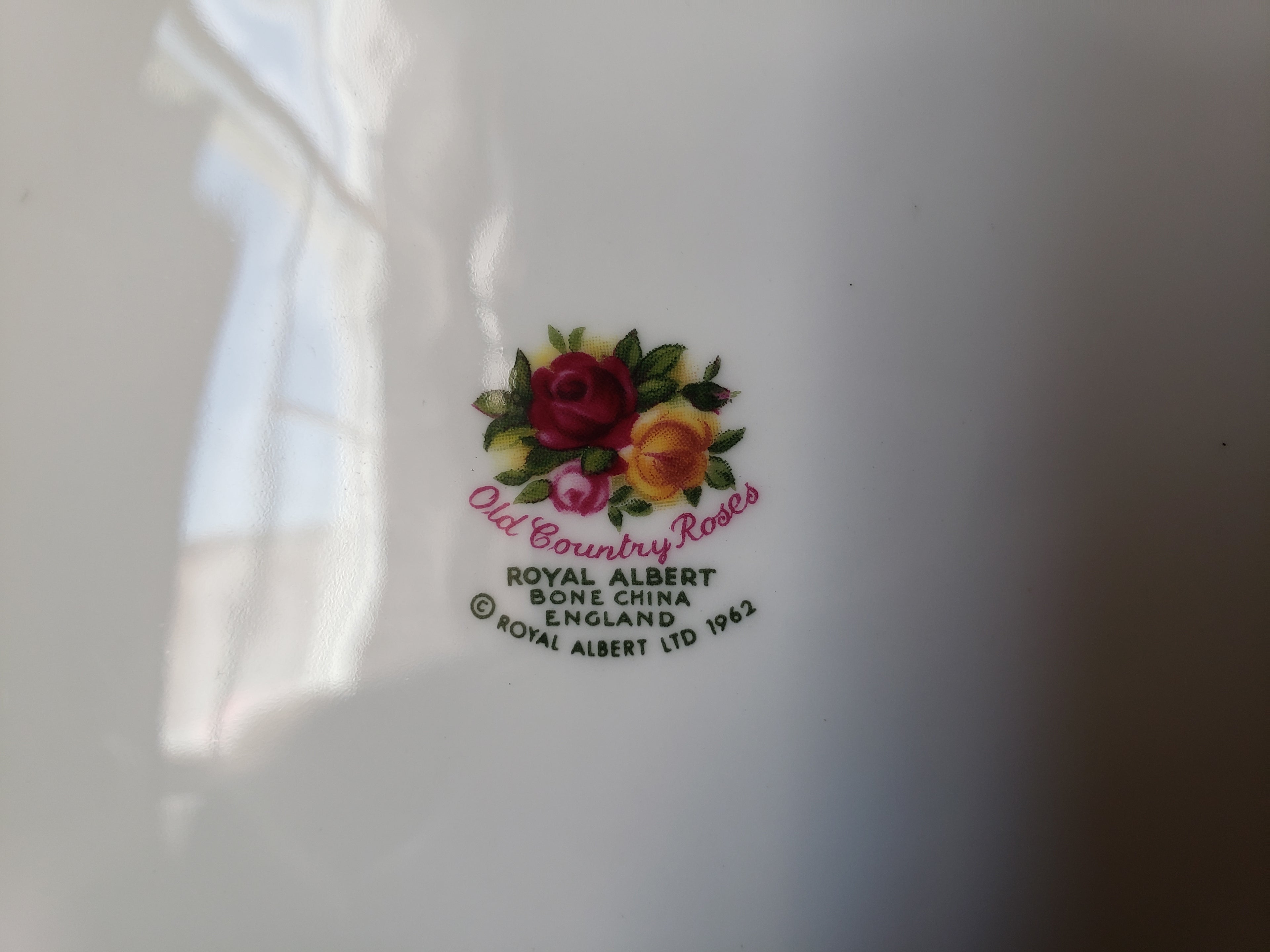 Vintage Royal Albert Cake Plate Old country Roses Gold Trim (lot 2043)