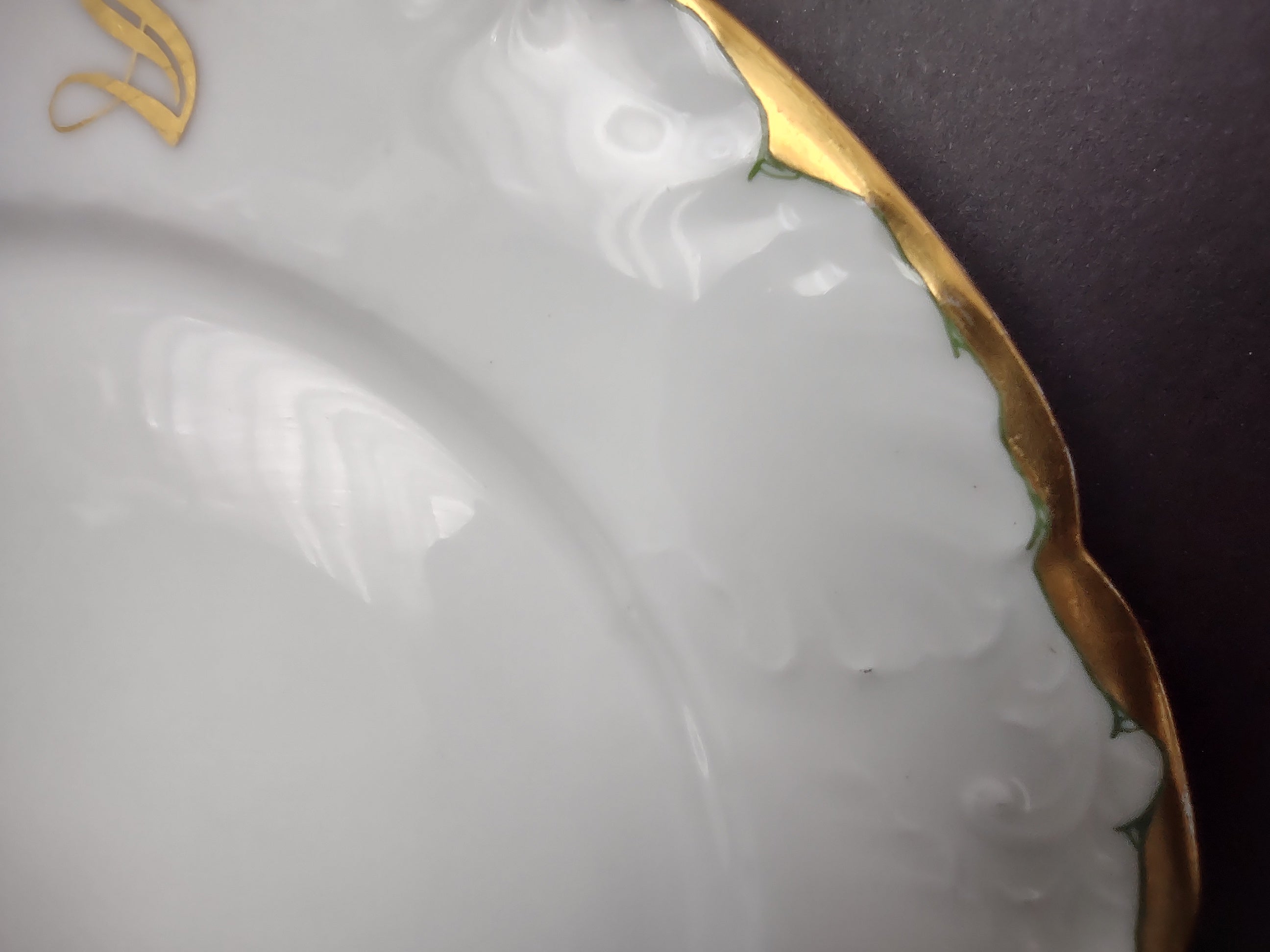 Wm. Guerin Limoges Dinner Plate Gold Trim French Chick Monogramm S (lot 985)