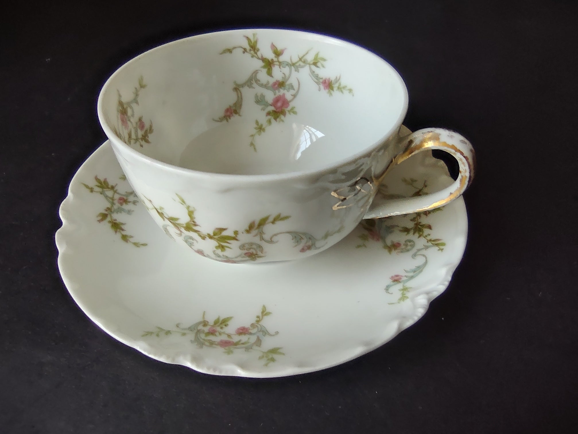 Haviland Limoges Tea Cup & Saucer White Scalloped Edge Rose Blue Ribbon (lot 858