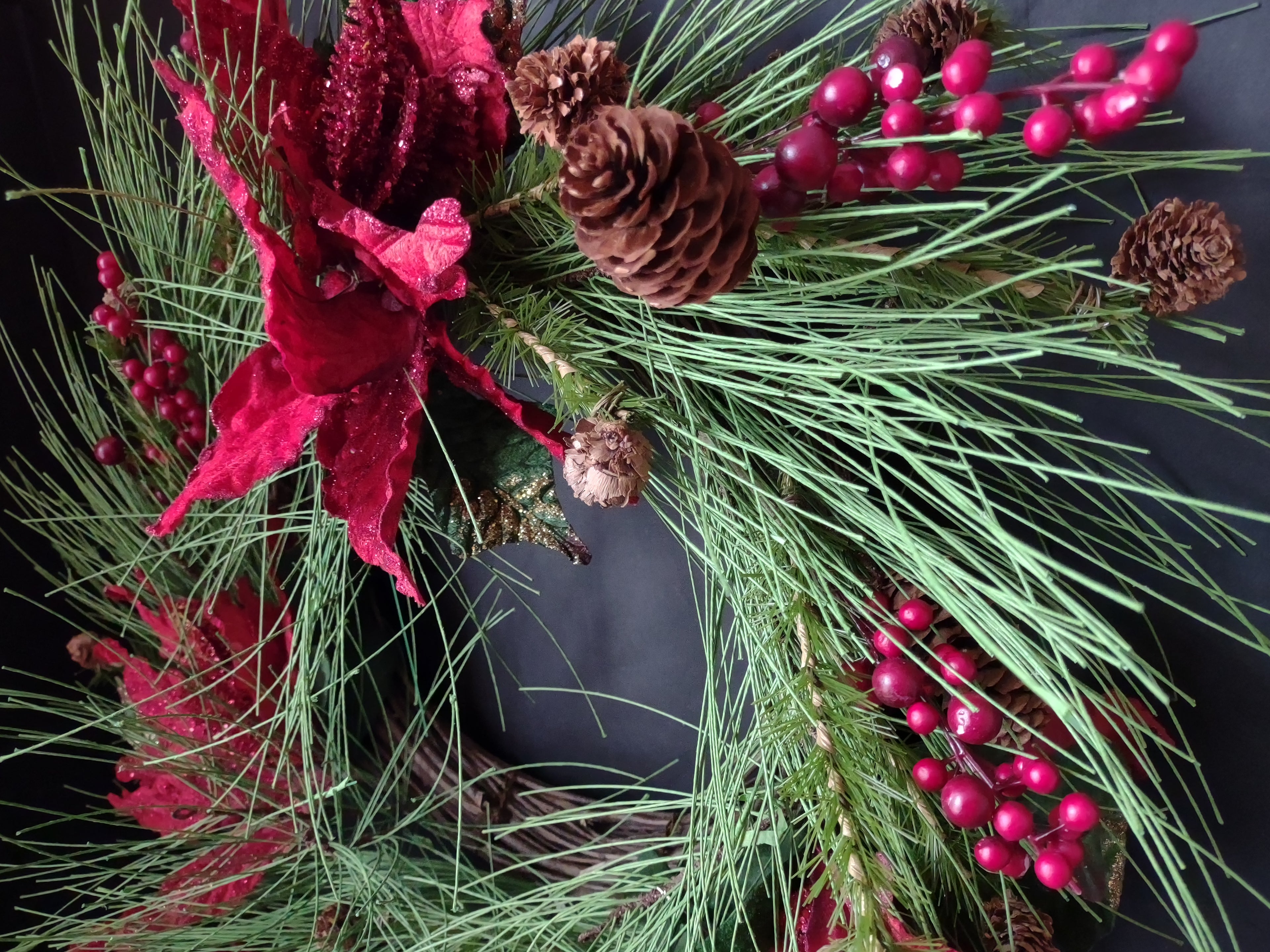Vintage Christmas Artificial Pinecone Pine Poinsettia Wreath 20" (lot 3330)