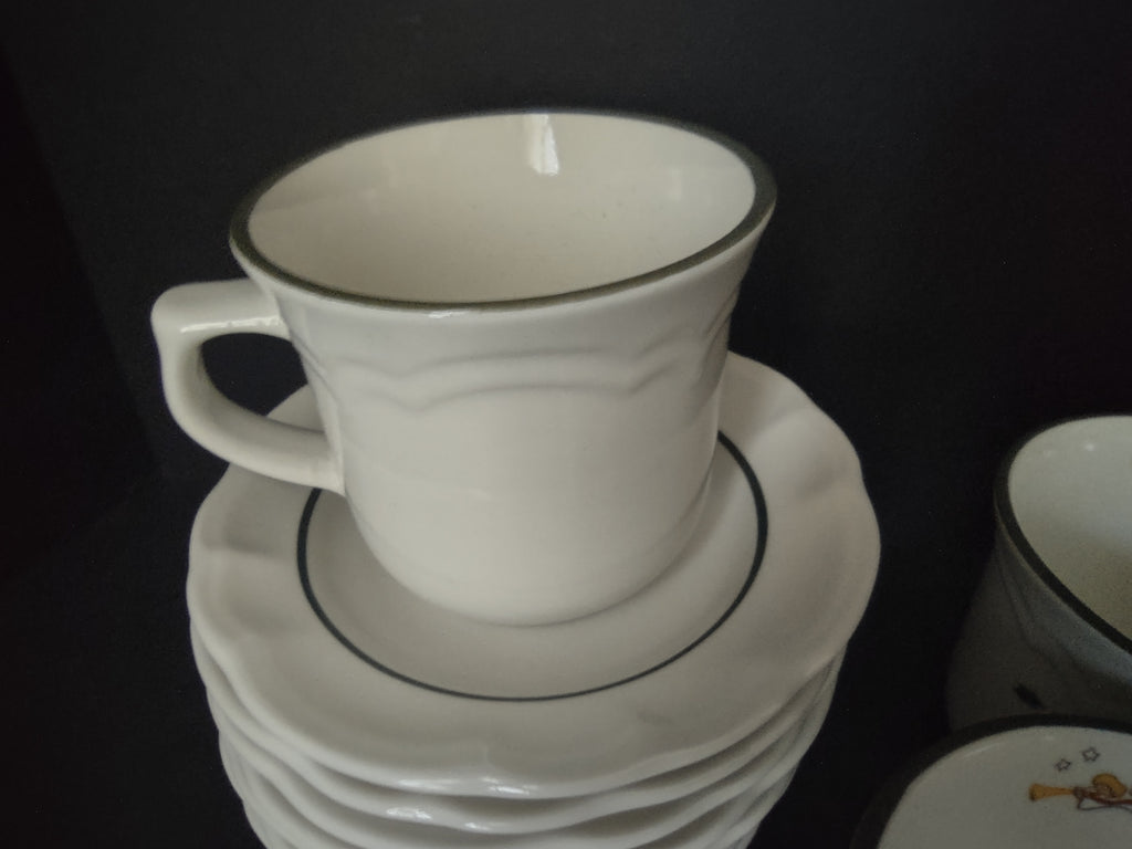 Pfaltzgraff Christmas Snow Village 7 x Coffee Cup Mug Saucer (lot 1161)