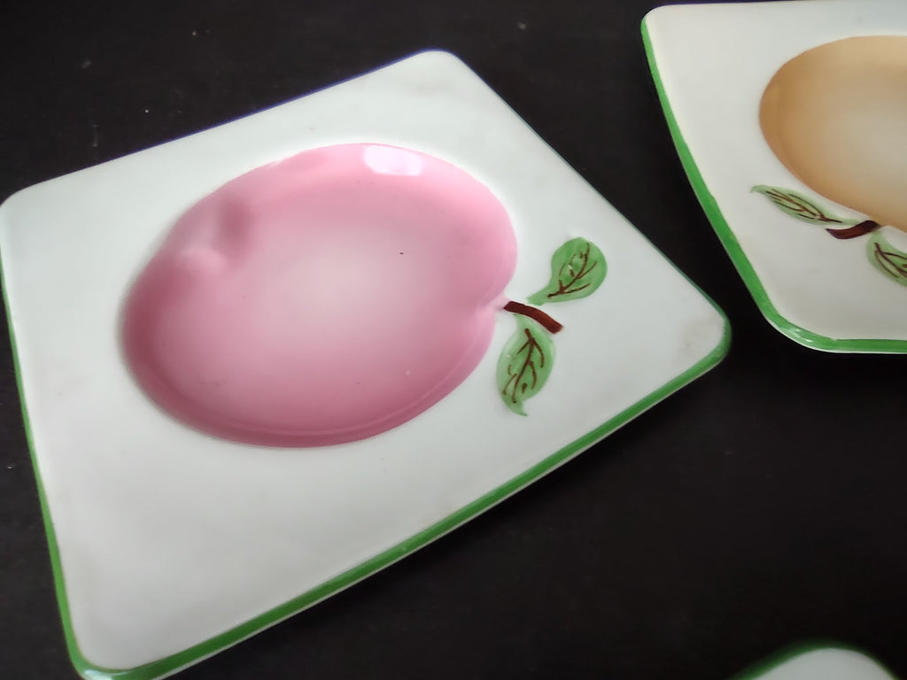 England Chelsea Set of 4 Small Square plates Apple Design (lot 1132)