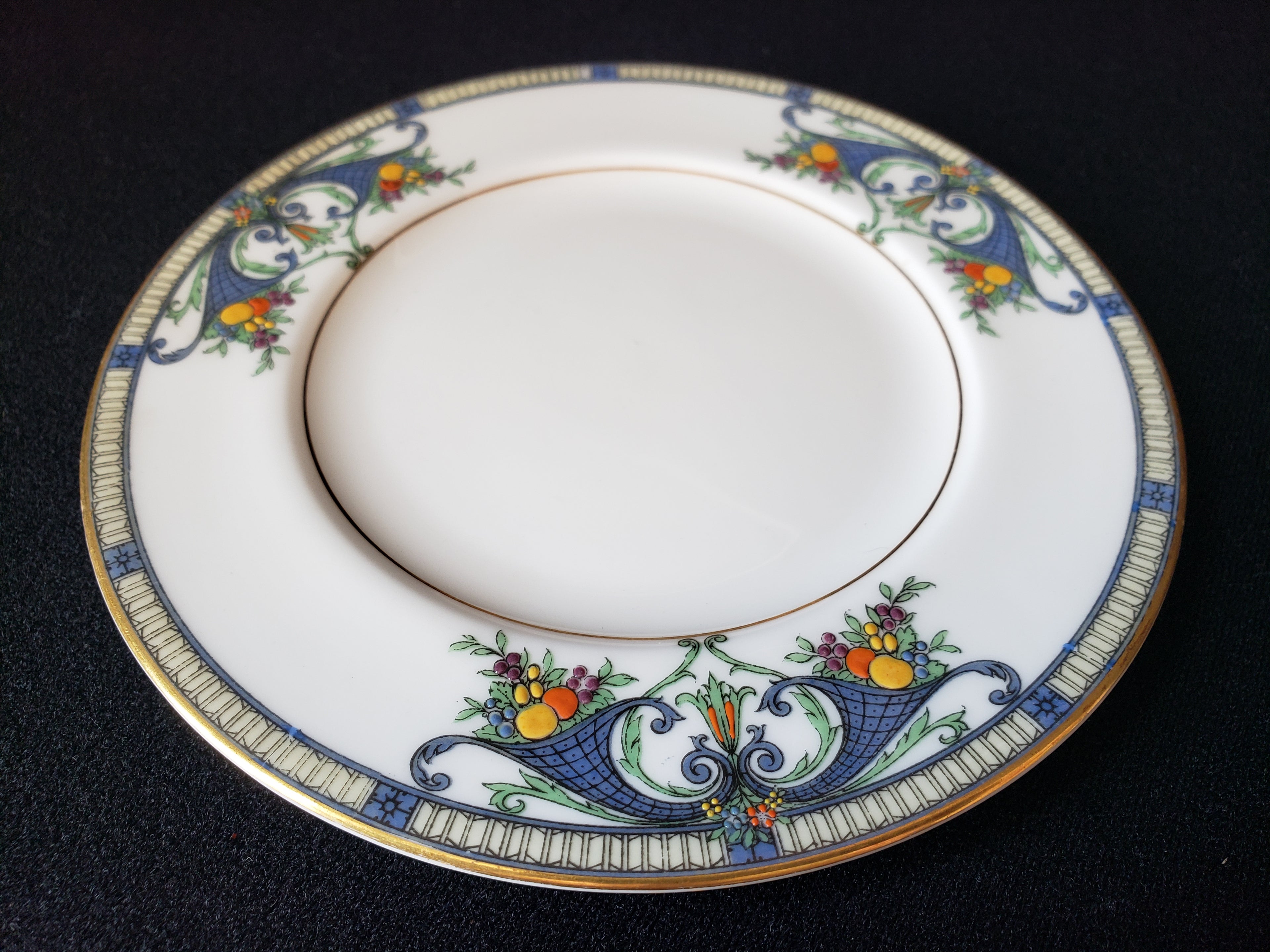 Vintage Royal Worcester Bread or Dessert Plate 6" (lot 2074)