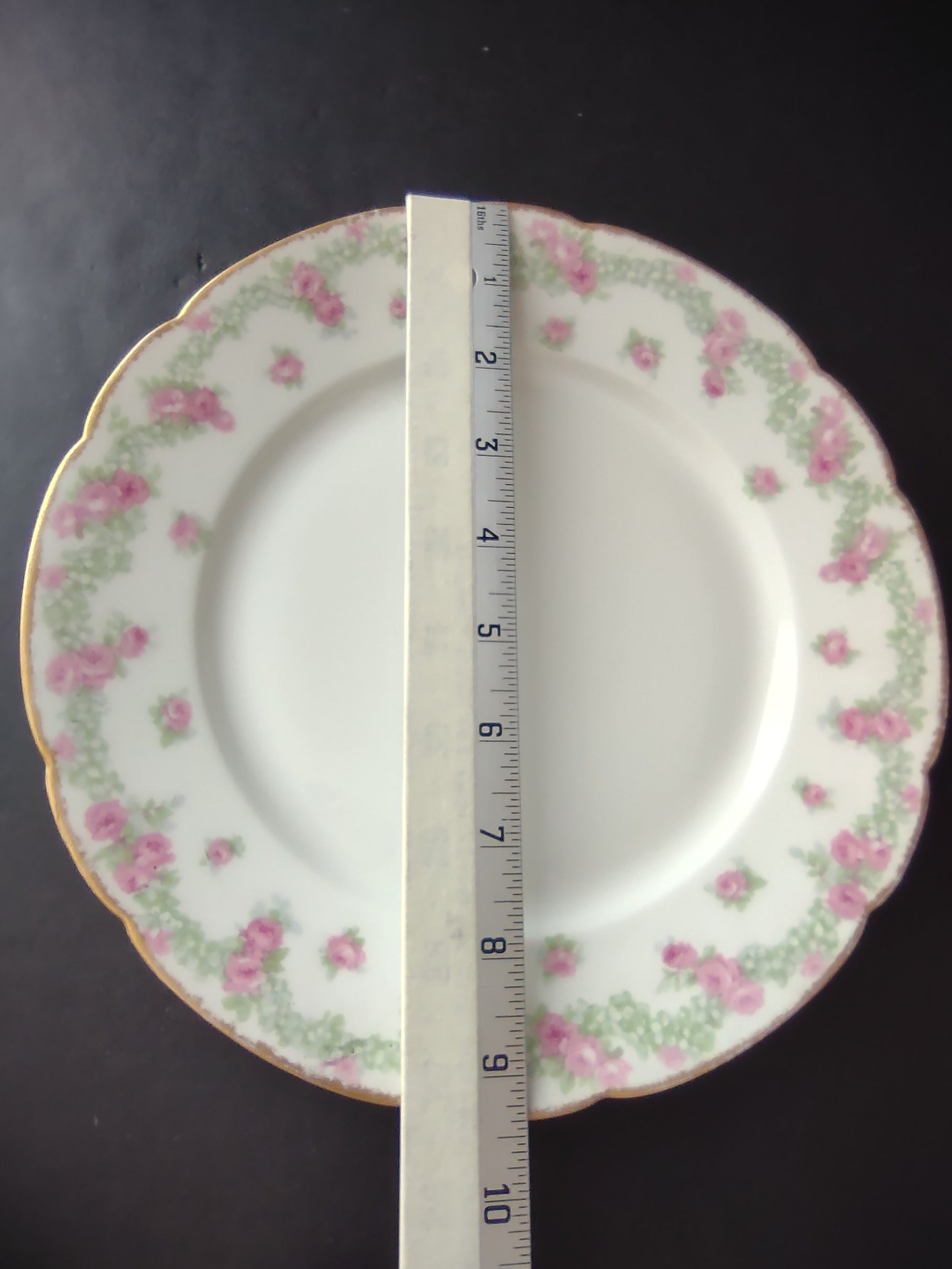 JP French Chic Floral Cottage Vintage Dinner Plate Rose Garland (lot 836)