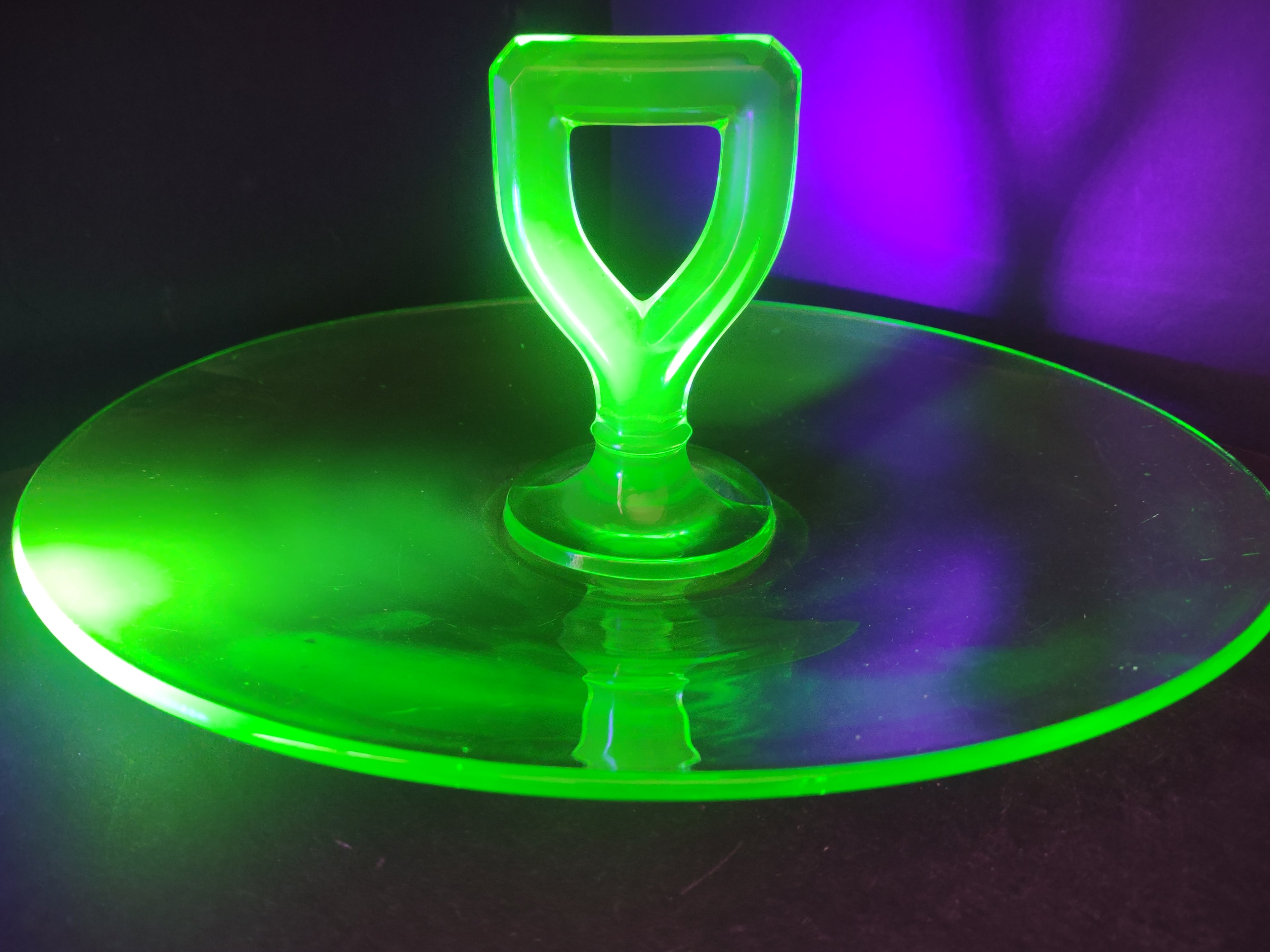 Uranium Vaseline Glass Glows Green Oval Serving Tray with Handle (lot 2712)