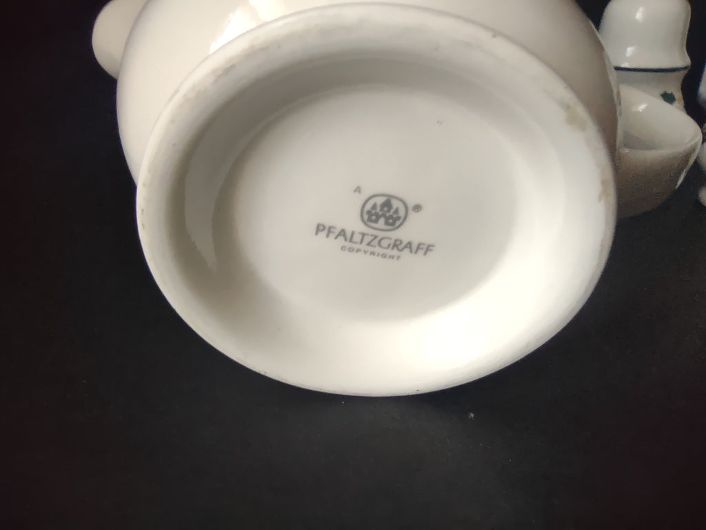 Pfaltzgraff Christmas Gravy Bowl Napkin Holder Salt Pepper Holder (lot 1160)