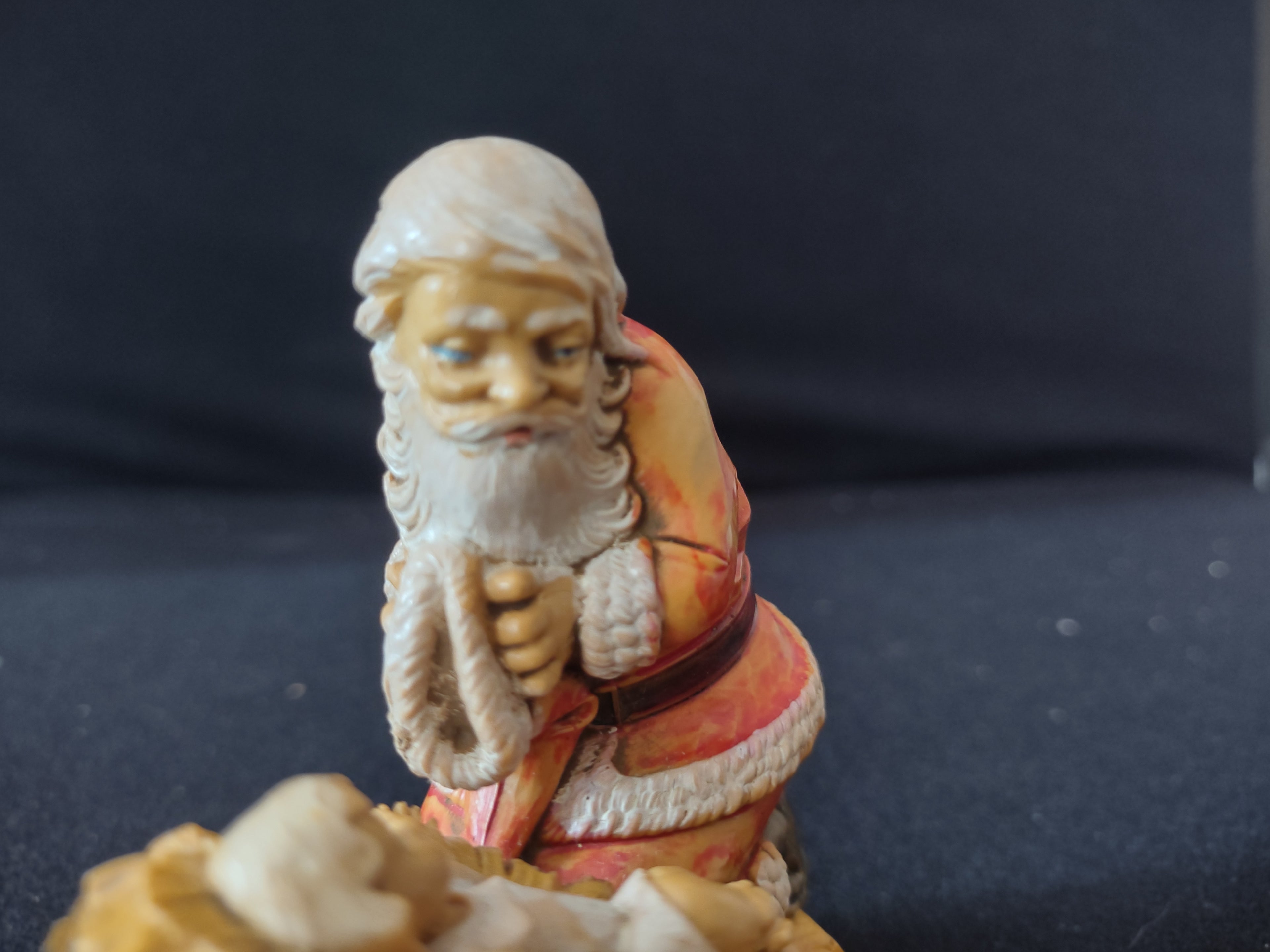 Vintage Christmas Fontanini Kneeling Santa Infant Jesus Figurine (Lot 3945)
