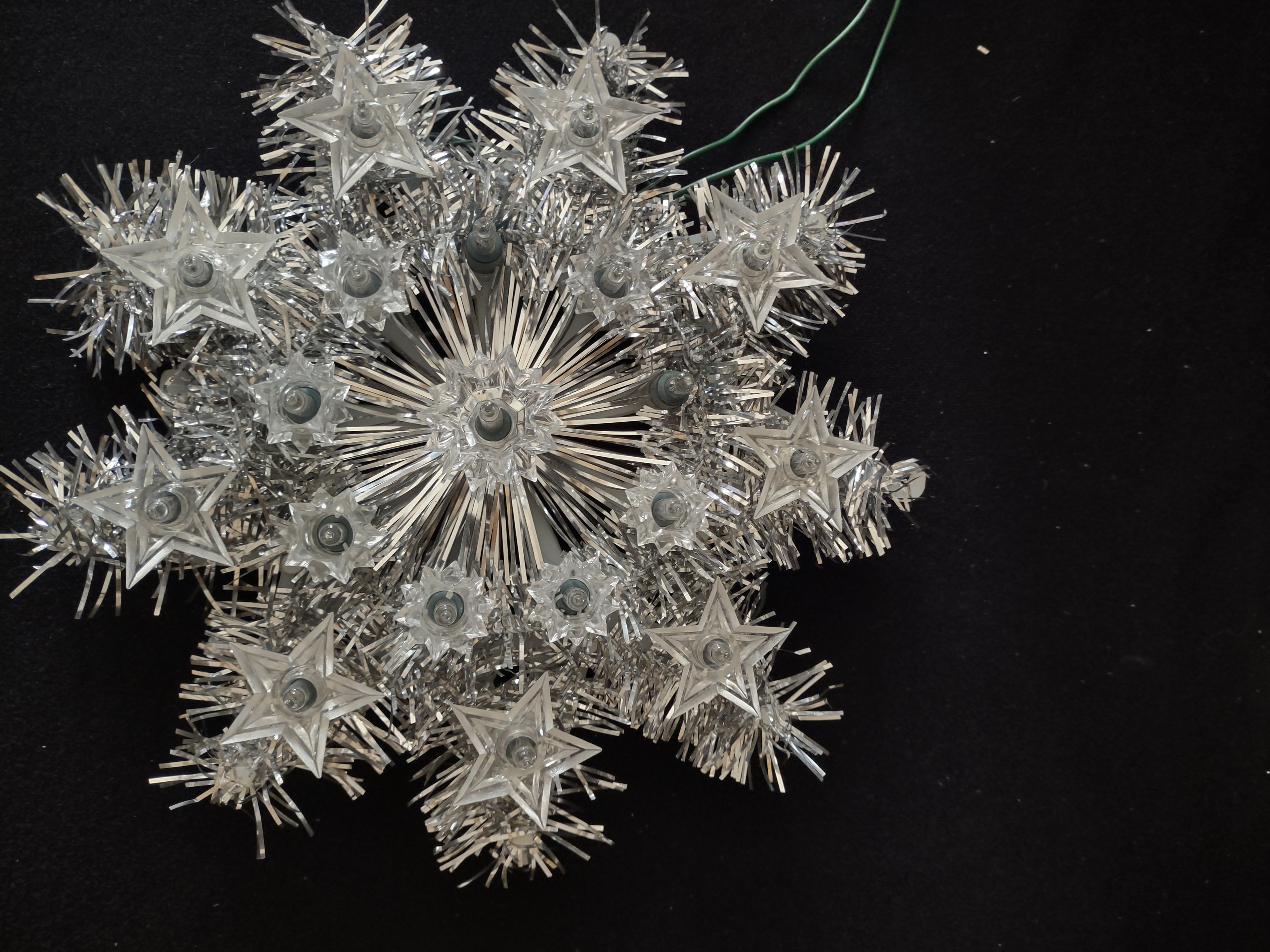 Vintage Lighted Tinsel Snowflake Wall Window Hanging (Lot 3685)
