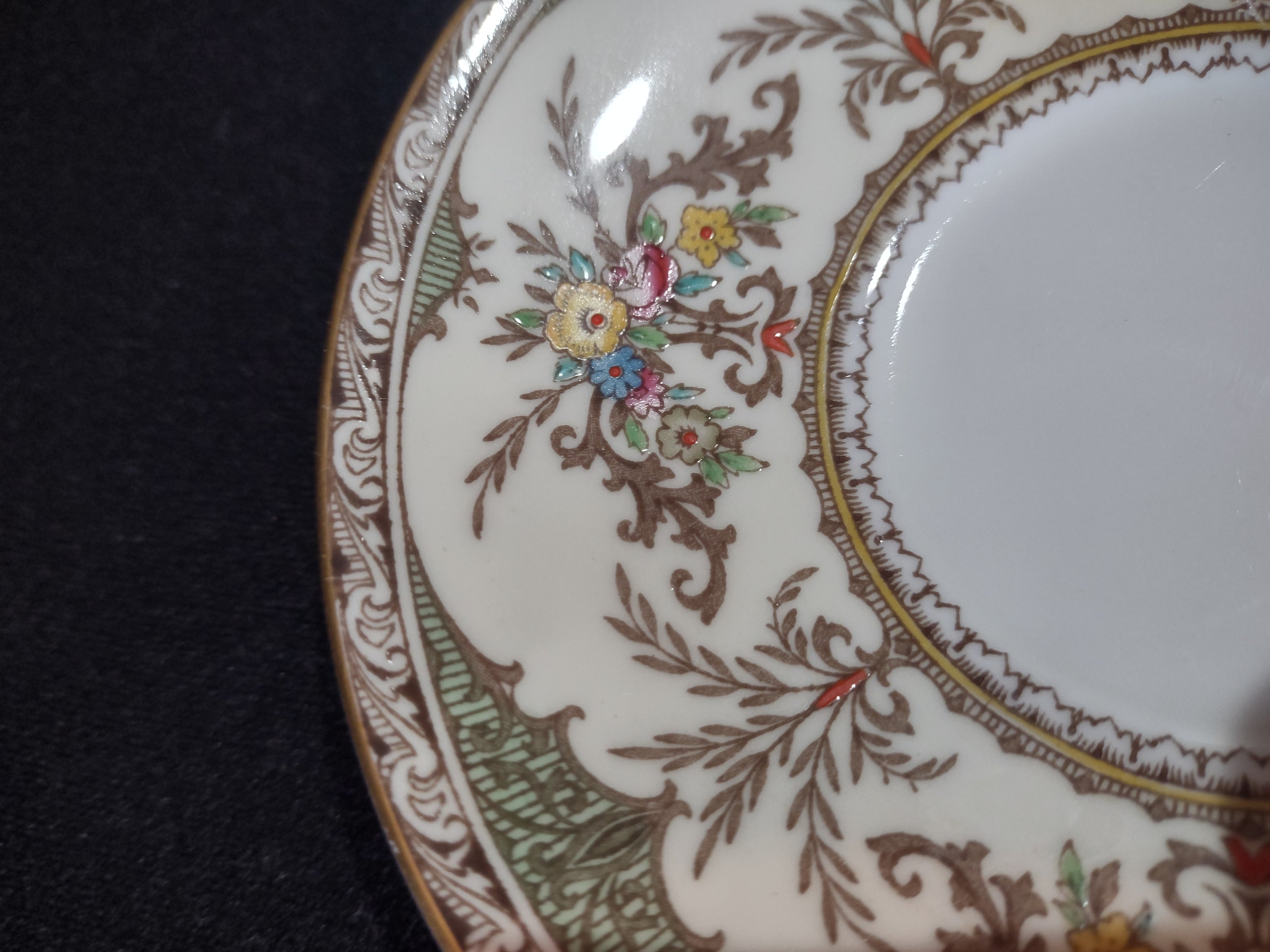 Vintage Minton Chatham Green Saucer Bone China Floral Scroll (Lot 5496)