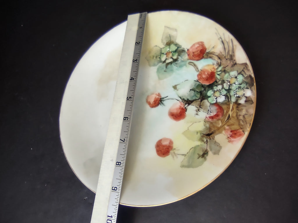 TV Limoges France Cabinet Strawberry Design 9-1/2" Plate (lot 1113)